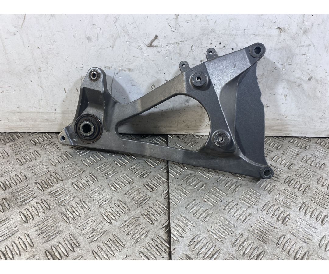 Staffa Supporto Marmitta Benelli Caffènero 125 dal 2011 al 2016 1747304666721 Staffa Supporto Marmitta Benelli Caffènero 125 dal 2011 al 2016 1747304666721