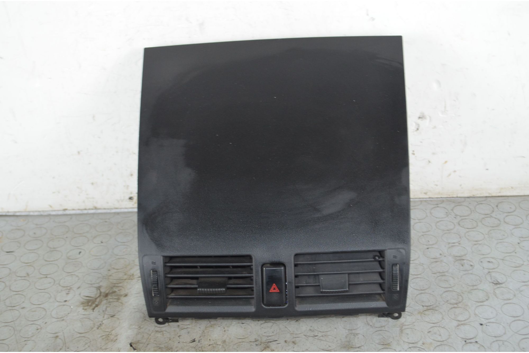 Bocchette Aria + Pulsante Quattro Frecce Mazda 3 Dal 2003 al 2009 Cod B32H-55311  1747314666551