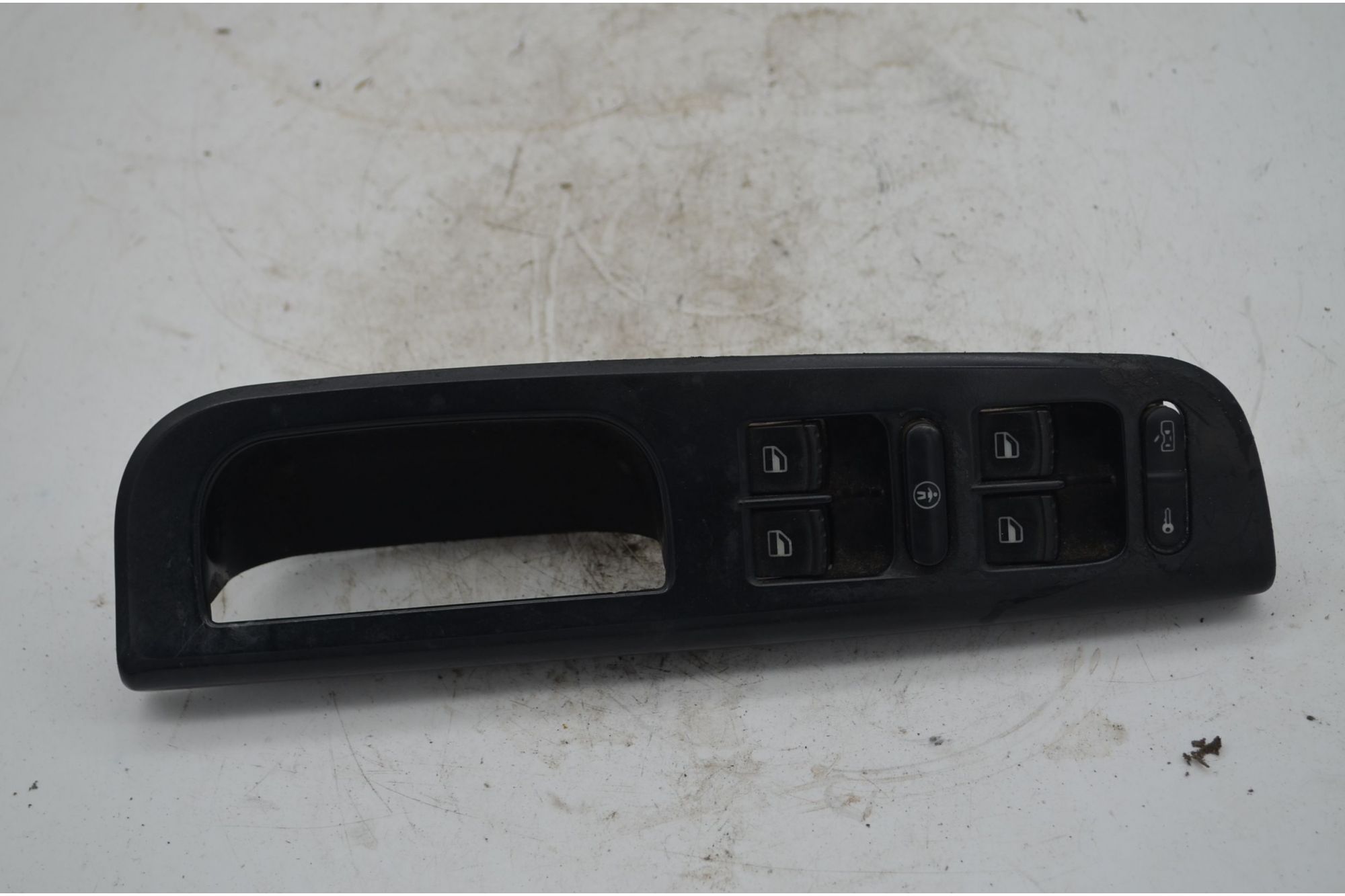 Pulsantiera alzacristalli anteriore SX Volkswagen Golf IV Dal 1997 al 2006 Cod J4959857  1747382224851