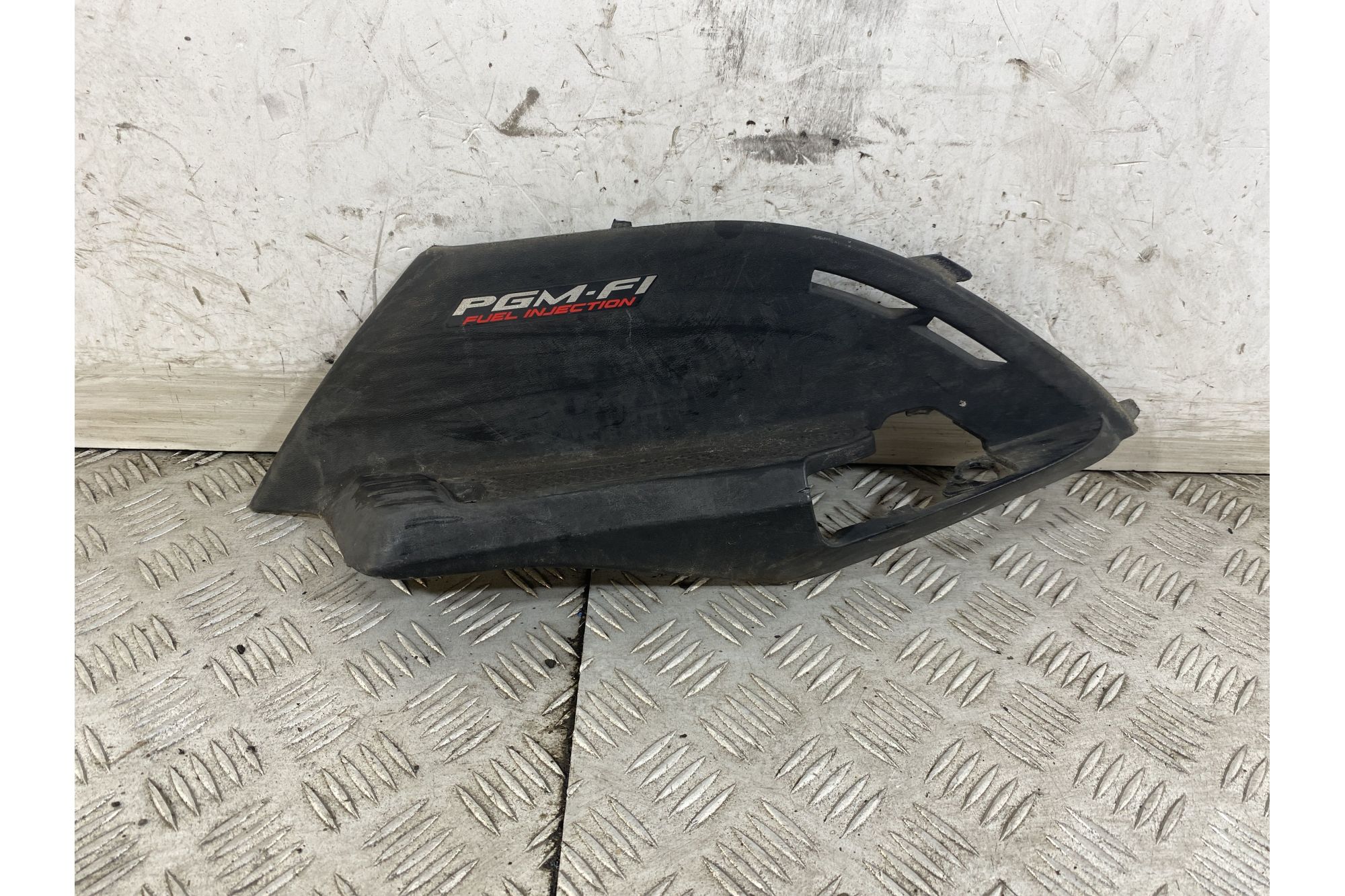 Carena Centrale Sottosella Sinistra Sx Honda Lead 110 dal 2009 al 2011  1747385669628