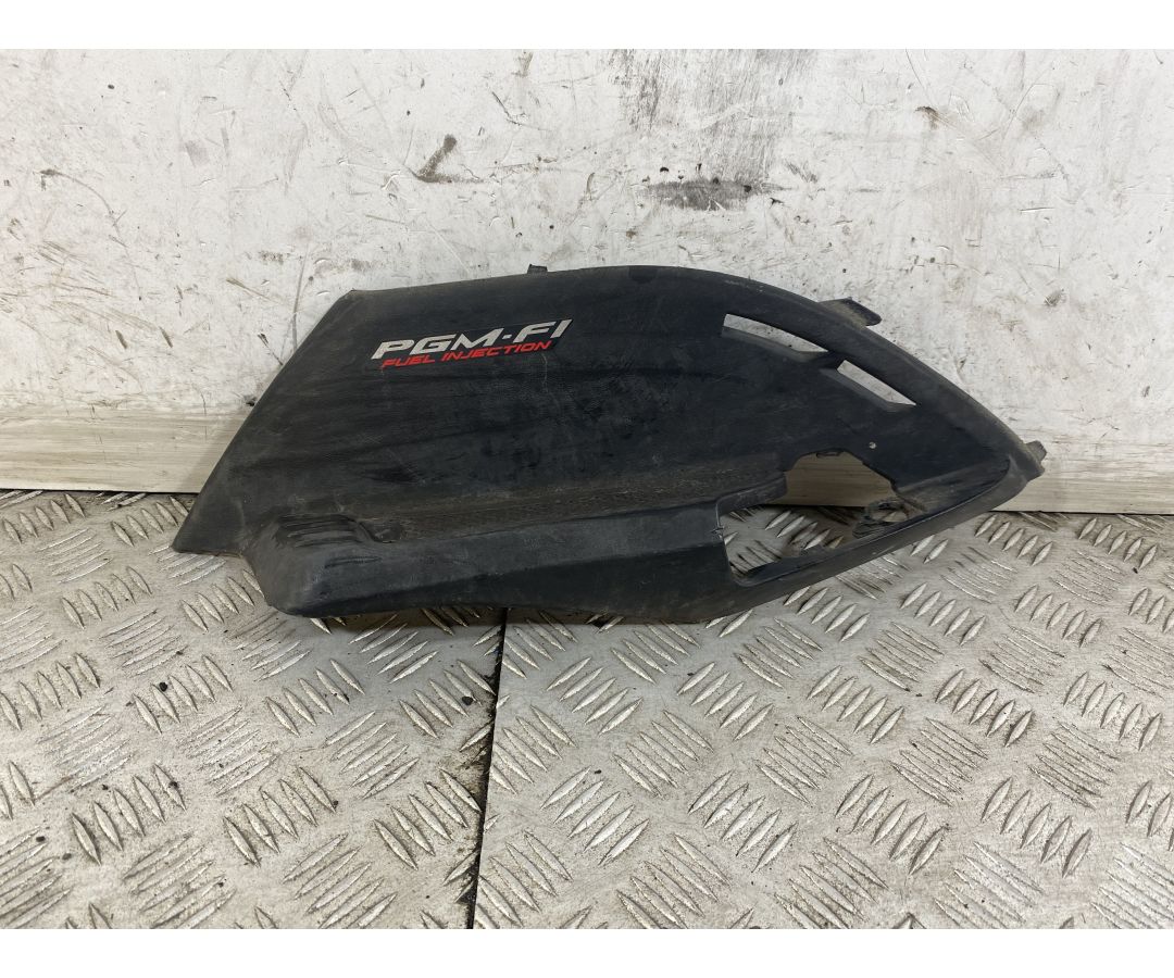 Carena Centrale Sottosella Sinistra Sx Honda Lead 110 dal 2009 al 2011 1747385669628 Carena Centrale Sottosella Sinistra Sx Honda Lead 110 dal 2009 al 2011 1747385669628