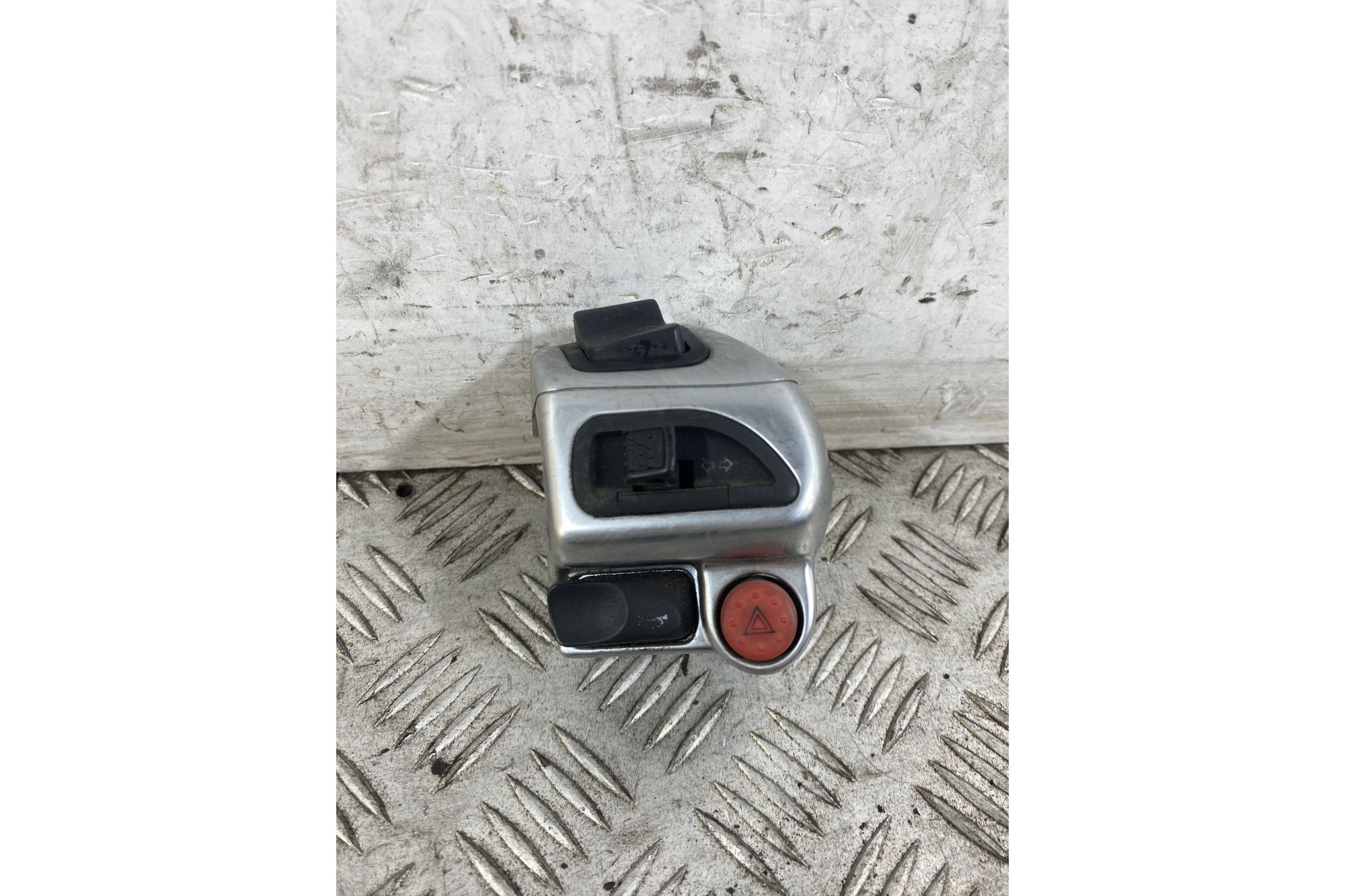 Commutatore Devio Luci Sinistro SX Piaggio MP3 250 Dal 2006 Al 2011  1747390064043