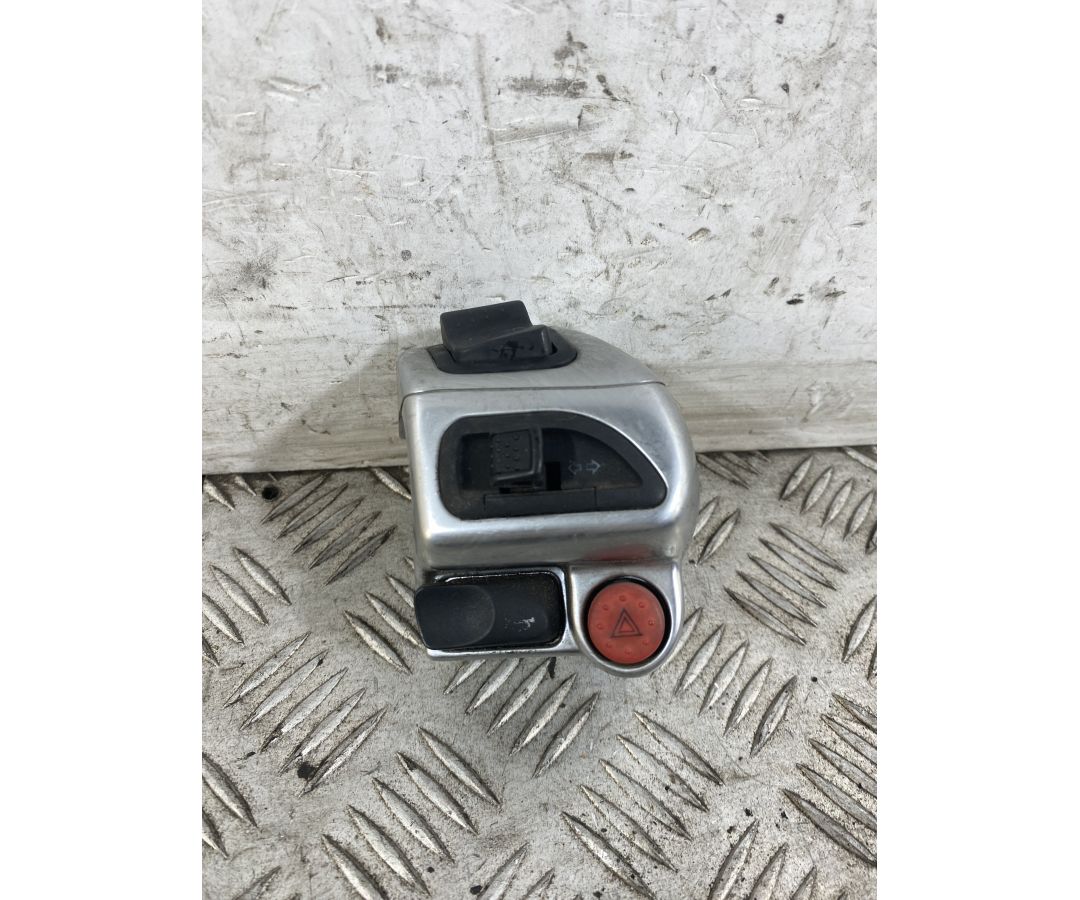 Commutatore Devio Luci Sinistro SX Piaggio MP3 250 Dal 2006 Al 2011 1747390064043 Commutatore Devio Luci Sinistro SX Piaggio MP3 250 Dal 2006 Al 2011 1747390064043