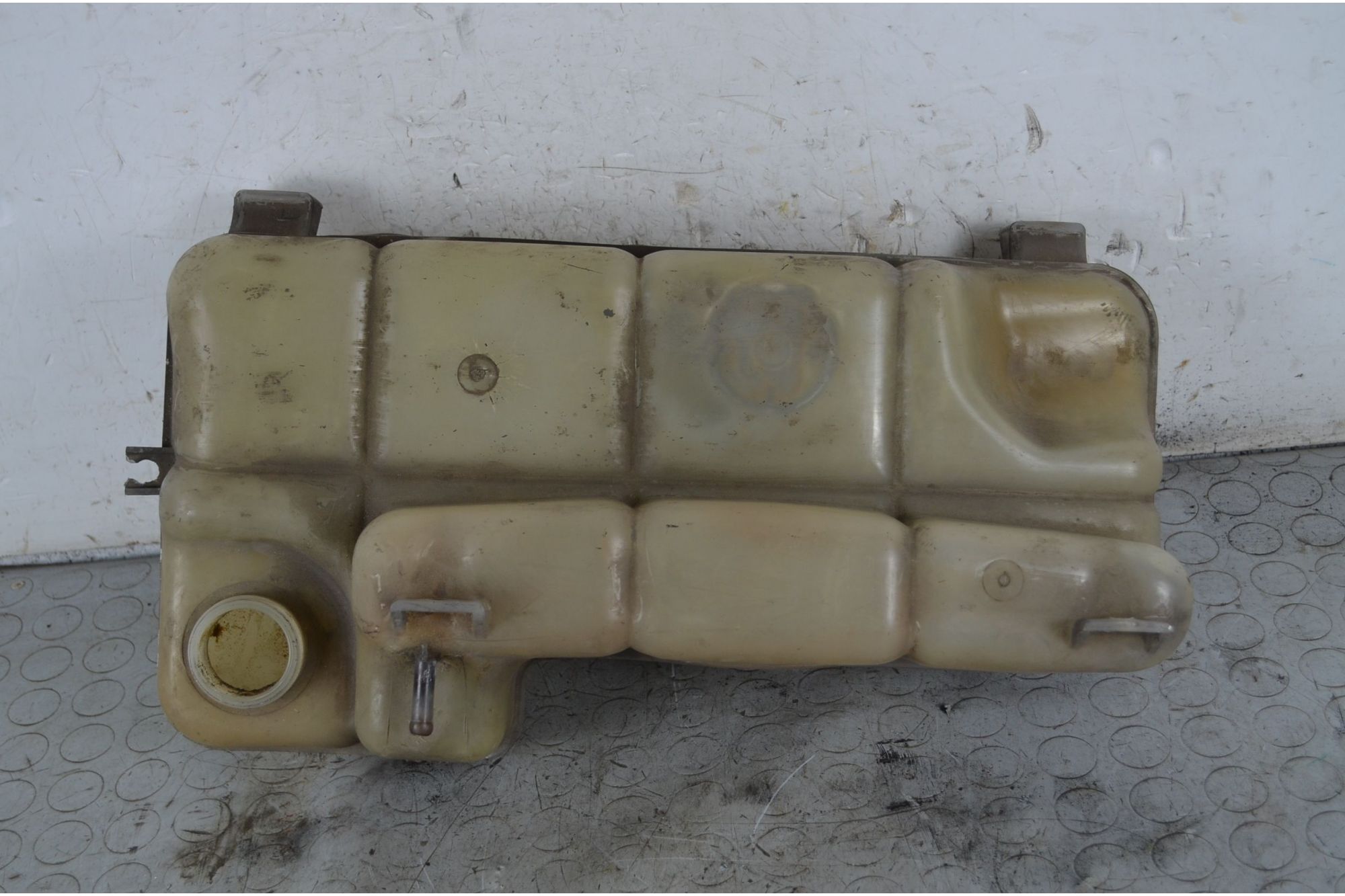 Vaschetta acqua radiatore Iveco Daily Dal 1999 al 2007  1747405456085