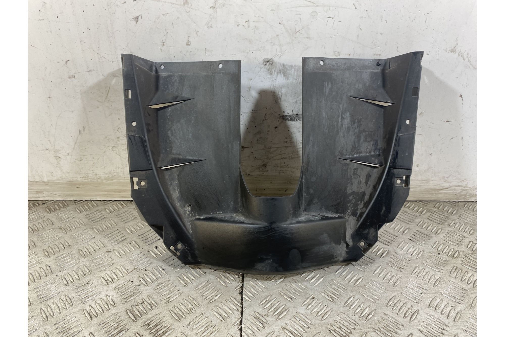 Carena Sottoscudo Anteriore Aprilia Sportcity One 125 Dal 2008 al 2012  1747647018348