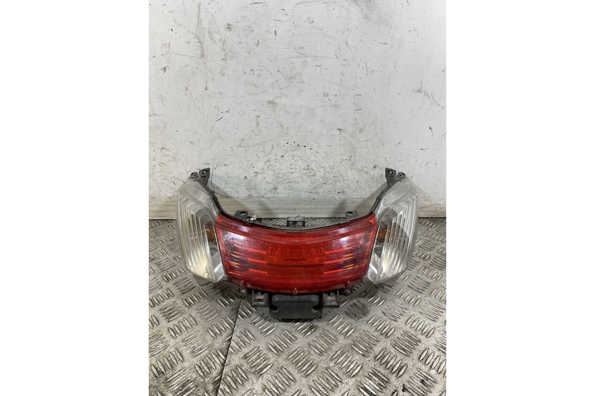 Fanale Stop Posteriore Yamaha Majesty 400 dal 2004 al 2008  1747666127946