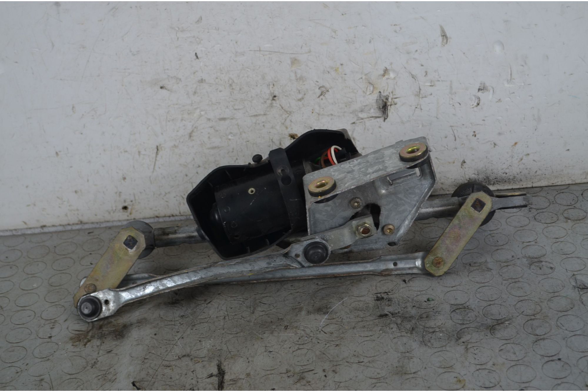 Motorino tergicristalli anteriore Volkswagen Passat Dal 2000 al 2006 Cod 0390241379  1747752116809