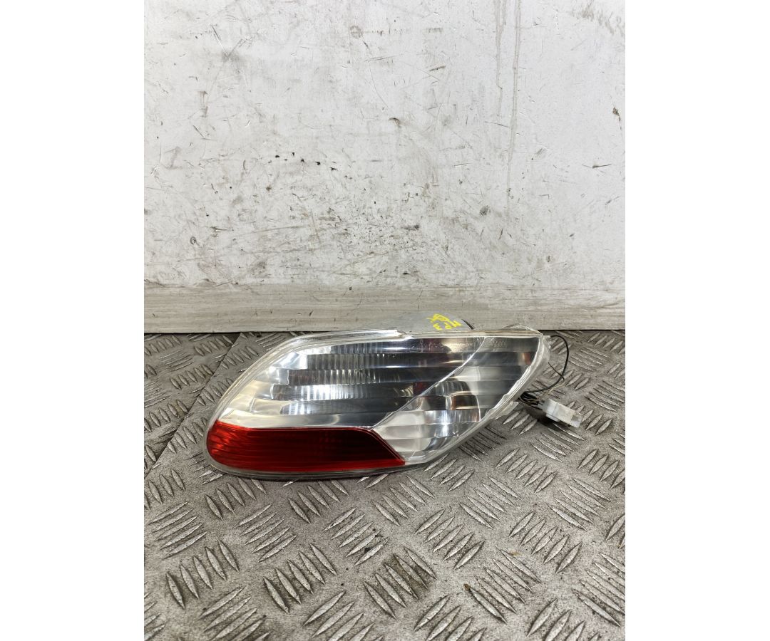Fanale Stop Posteriore Destro DX Piaggio MP3 250 Dal 2006 Al 2011 1747812994330 Fanale Stop Posteriore Destro DX Piaggio MP3 250 Dal 2006 Al 2011 1747812994330