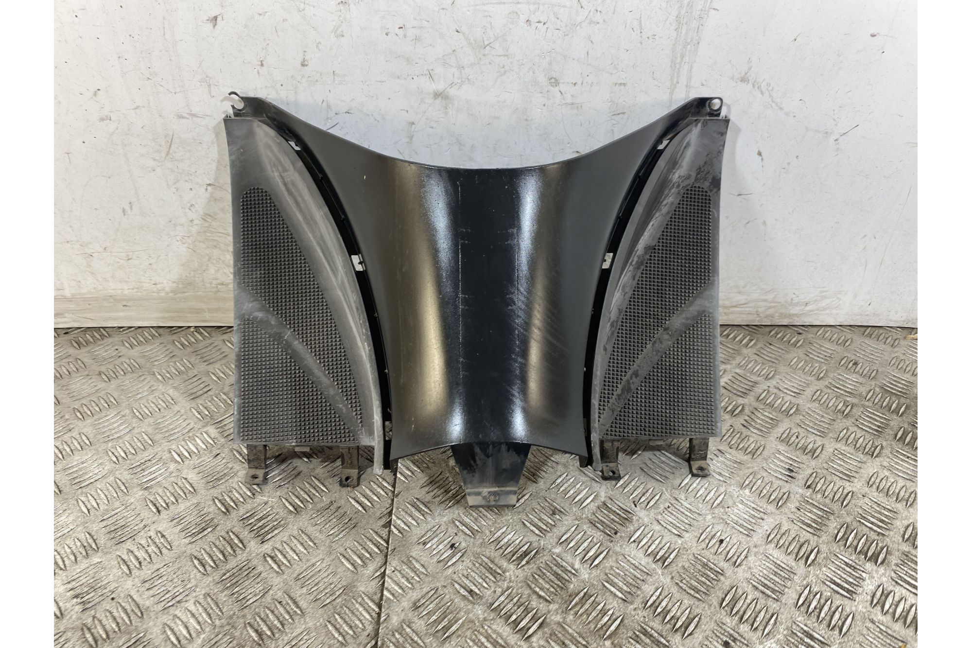 Carena Poggiapiedi Frontale Yamaha Majesty 150 Dal 1999 al 2006  1747837478778
