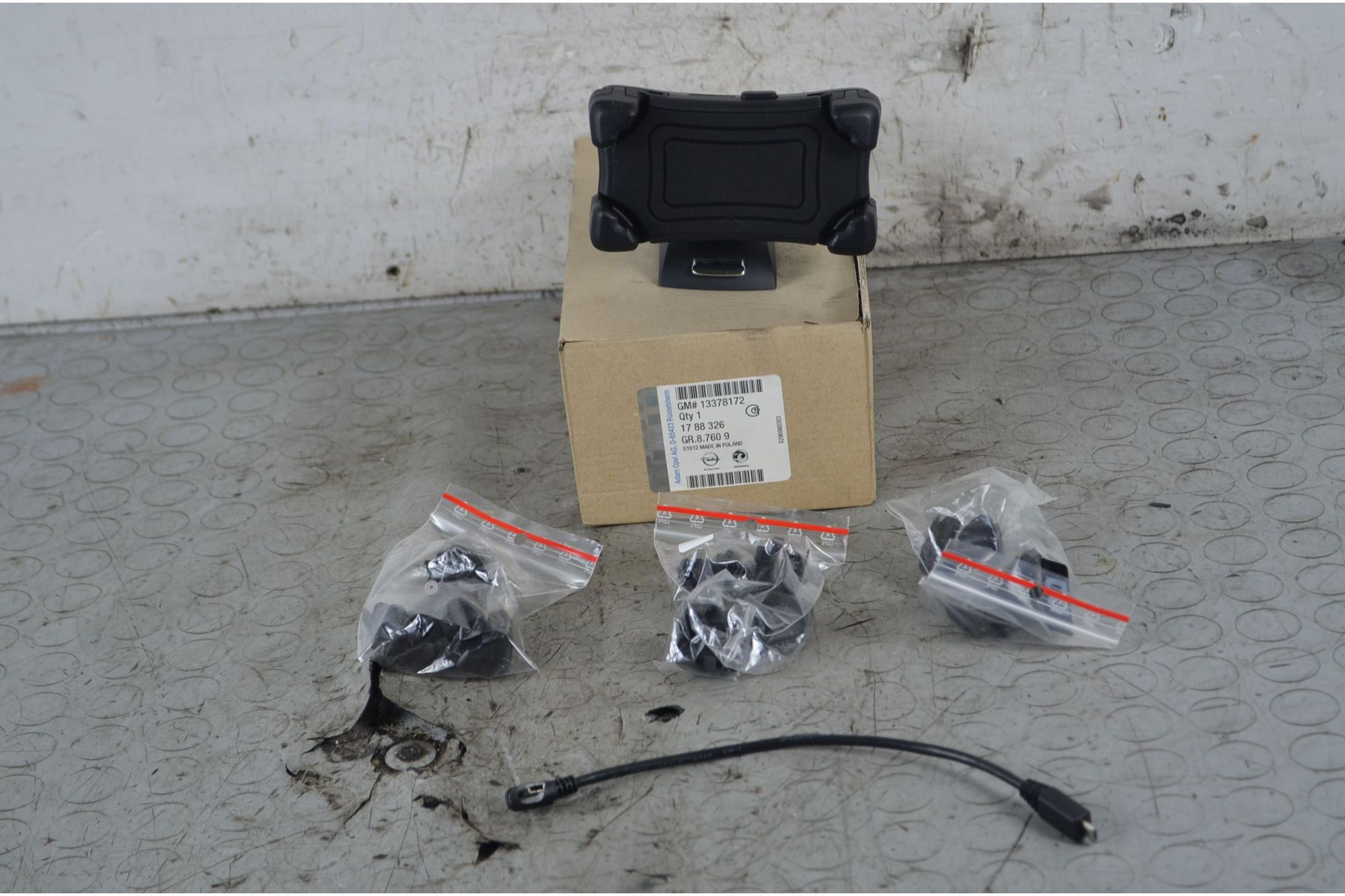 Supporto Universale Cellulare Opel Astra J Dal 2009 al 2020 Cod 13378172  1747897116818