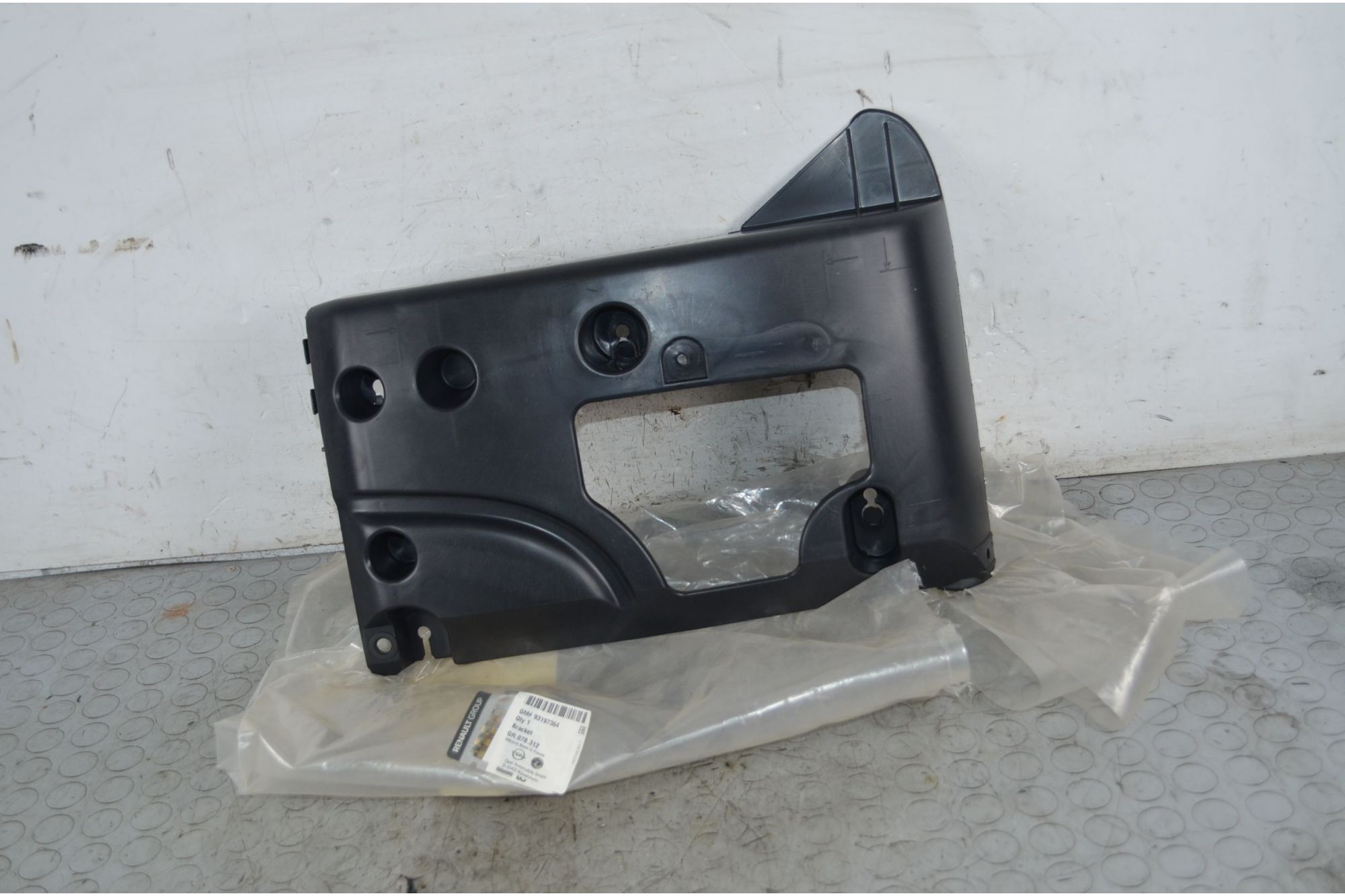 Supporto Paraurti Posteriore SX Renault Master Dal 2010 al 2019 Cod 93197364  1747900217150