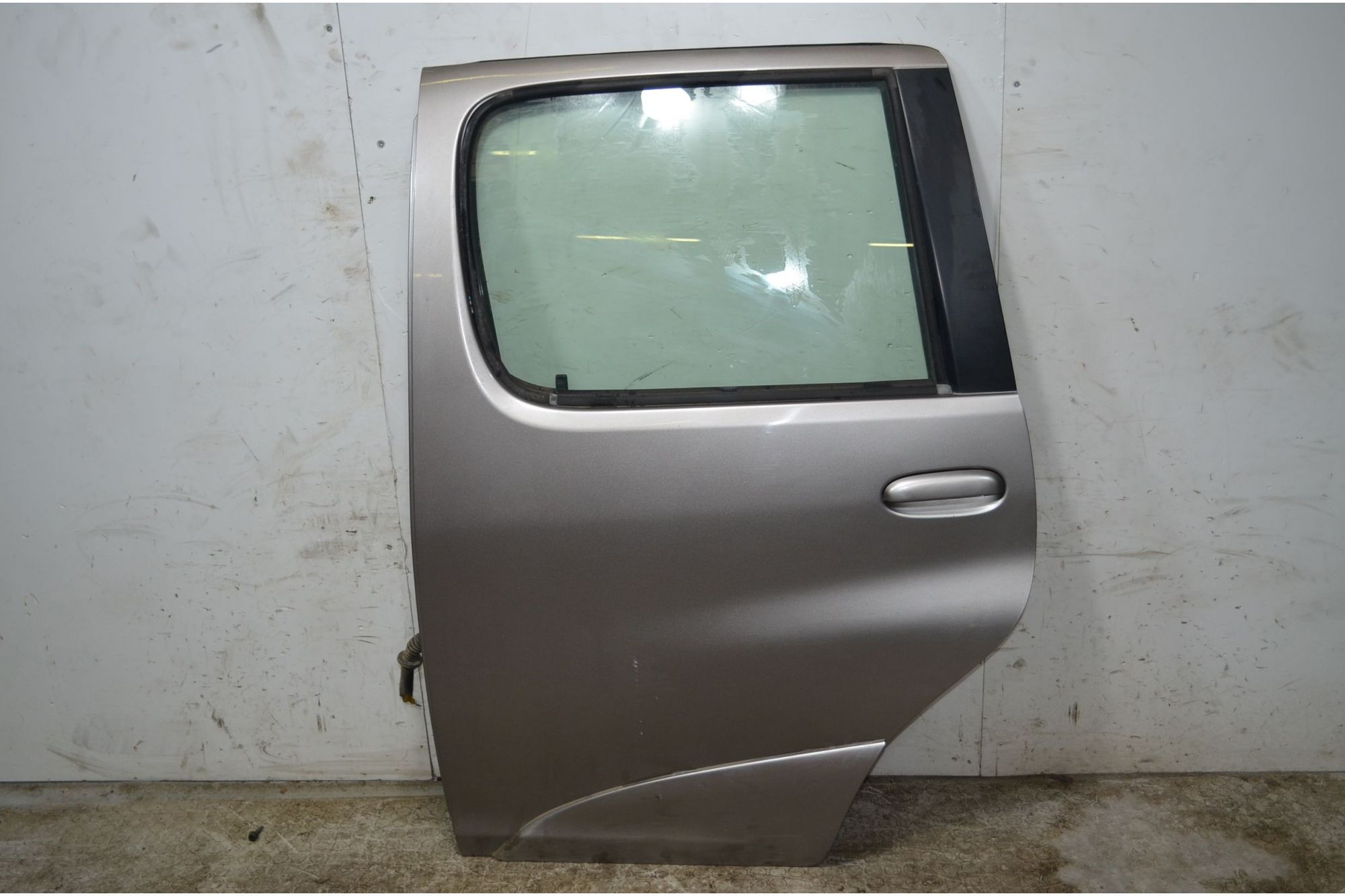 Portiera Sportello Posteriore SX Toyota Yaris Verso Dal 2003 al 2007 Cod 6700452040  1747982659091
