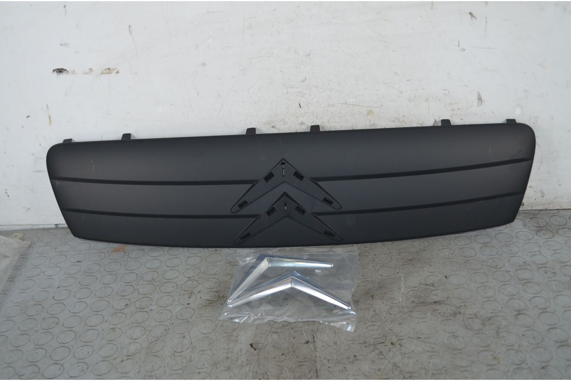 Griglia Anteriore Citroen C2 Dal 2003 al 2008 Cod 1858316016  1747984593911