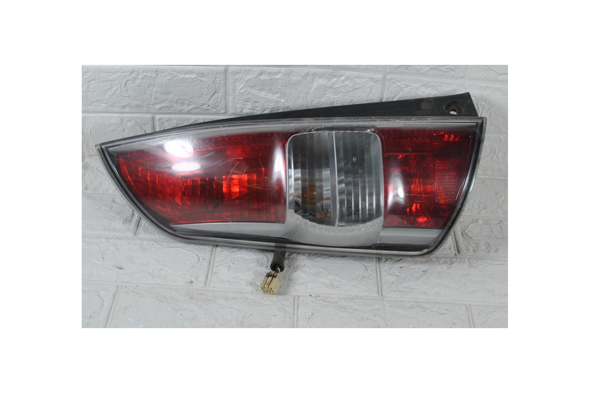 Fanale stop posteriore sinistro SX Daihatsu Sirion Dal 2005 al 2015 Cod 81560B1020  1621937171794