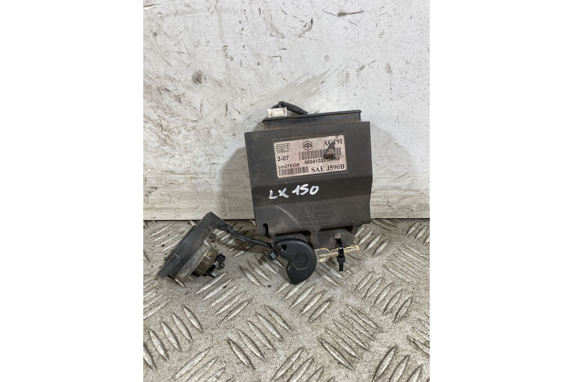 Blocchetto Chiave Piaggio Vespa LX 150 Dal 2005 al 2011 COD CM078308  1747991689638