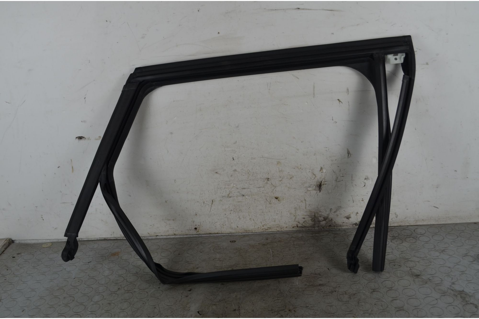 Guarnizione Portiera Posteriore DX Opel Crossland X Dal 2017 al 2024 Cod 39125419  1747992919376