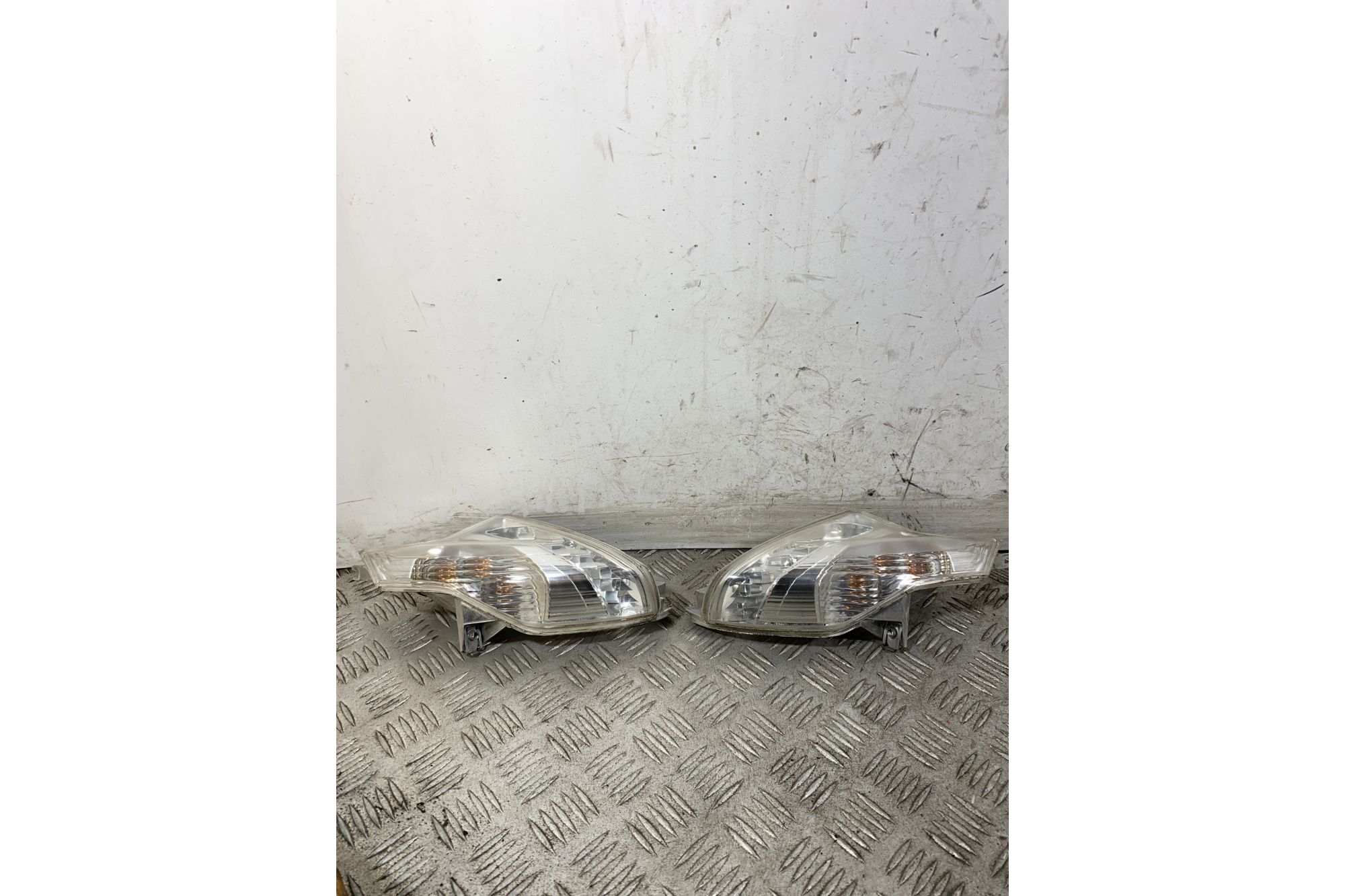 Coppia Frecce Posteriore Piaggio Beverly 350 dal 2011 al 2018  1748007778346