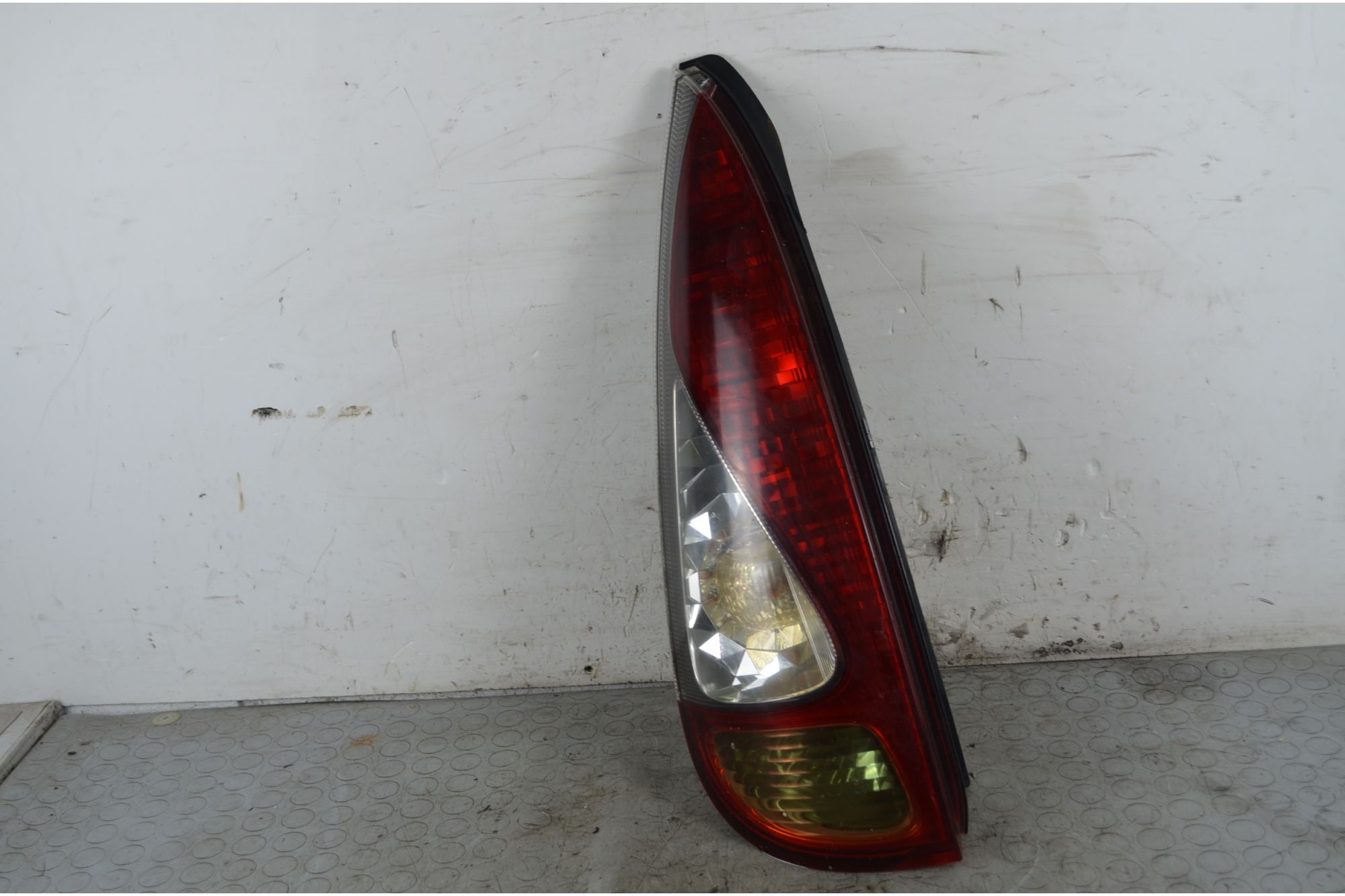Fanale Stop Posteriore SX Toyota Yaris Verso Dal 2003 al 2007 Cod 8156052330  1748261309980