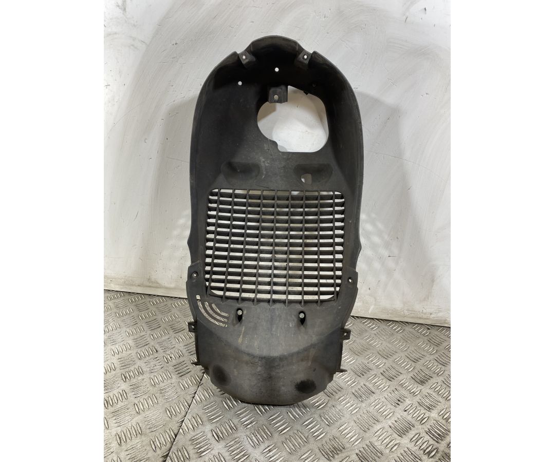 Carena Griglia Radiatore Piaggio Beverly 350 dal 2011 al 2018 1748342249600 Carena Griglia Radiatore Piaggio Beverly 350 dal 2011 al 2018 1748342249600