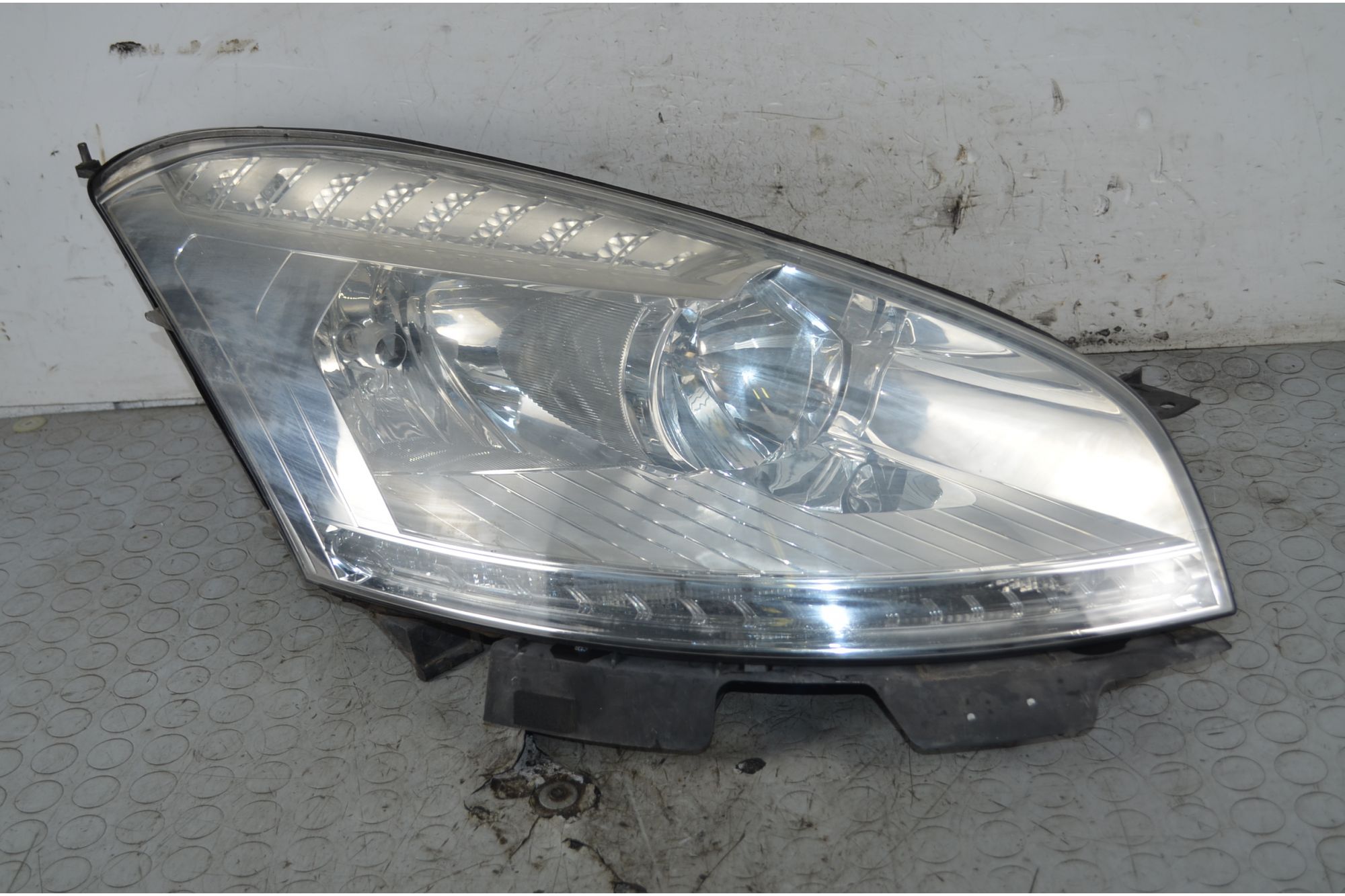Faro Anteriore DX Citroen C4 Picasso Dal 2006 al 2013 Cod 6206V1  1748349828082