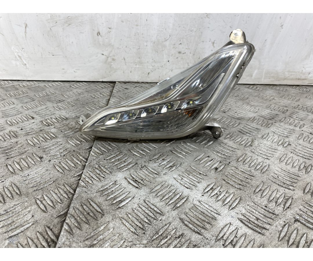 Freccia Anteriore Sinistra Sx Piaggio Beverly 250 dal 2001 al 2010 1748425745173 Freccia Anteriore Sinistra Sx Piaggio Beverly 250 dal 2001 al 2010 1748425745173