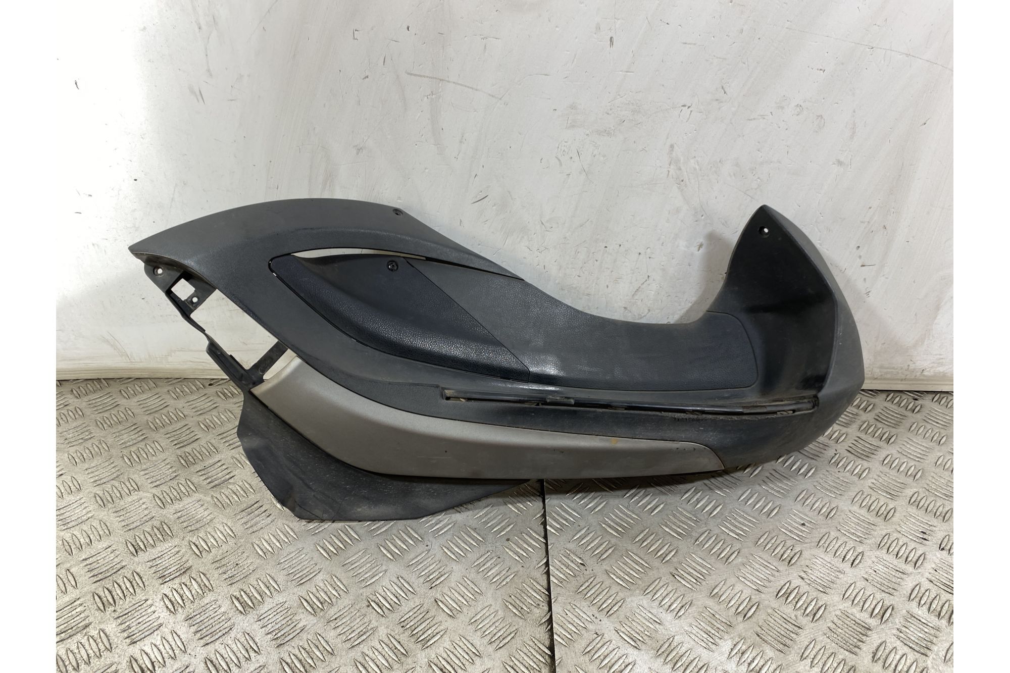 Carena Pedana poggiapiedi Destra Dx Piaggio Beverly 350 dal 2011 al 2018  1748526996412