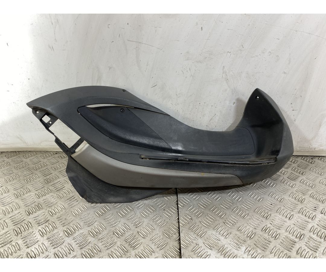 Carena Pedana poggiapiedi Destra Dx Piaggio Beverly 350 dal 2011 al 2018 1748526996412 Carena Pedana poggiapiedi Destra Dx Piaggio Beverly 350 dal 2011 al 2018 1748526996412