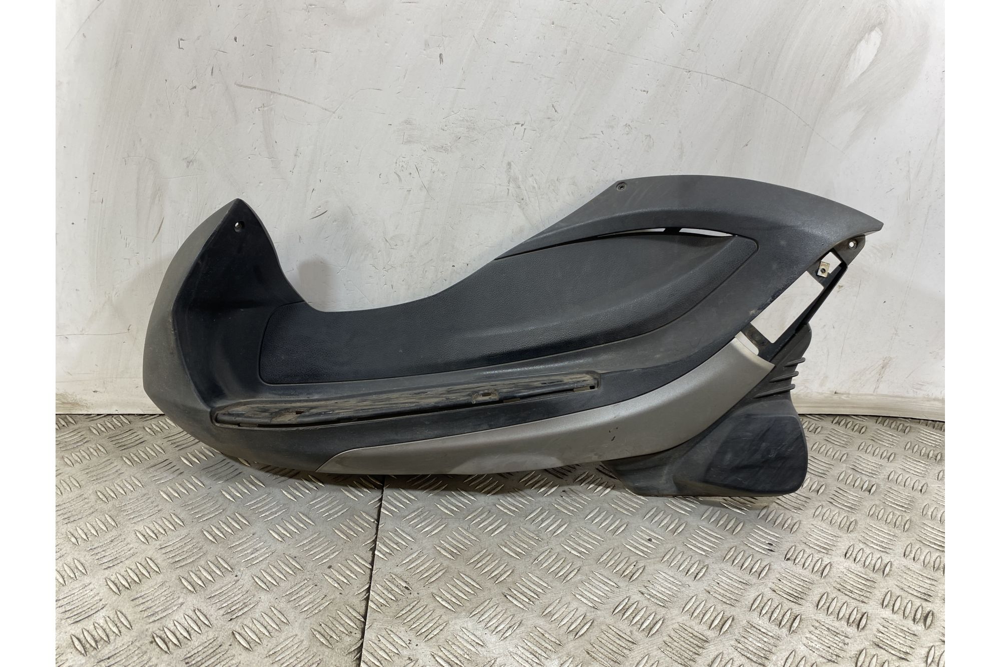 Carena Pedana poggiapiedi Sinistra Sx Piaggio Beverly 350 dal 2011 al 2018  1748527496027