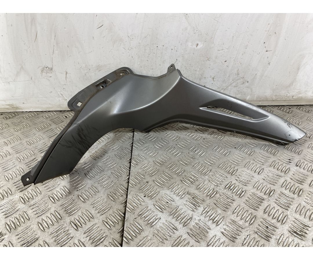 Carena Fianchetto Centrale Sinistro Sx Piaggio Beverly 350 dal 2011 al 2018 1748528295568 Carena Fianchetto Centrale Sinistro Sx Piaggio Beverly 350 dal 2011 al 2018 1748528295568