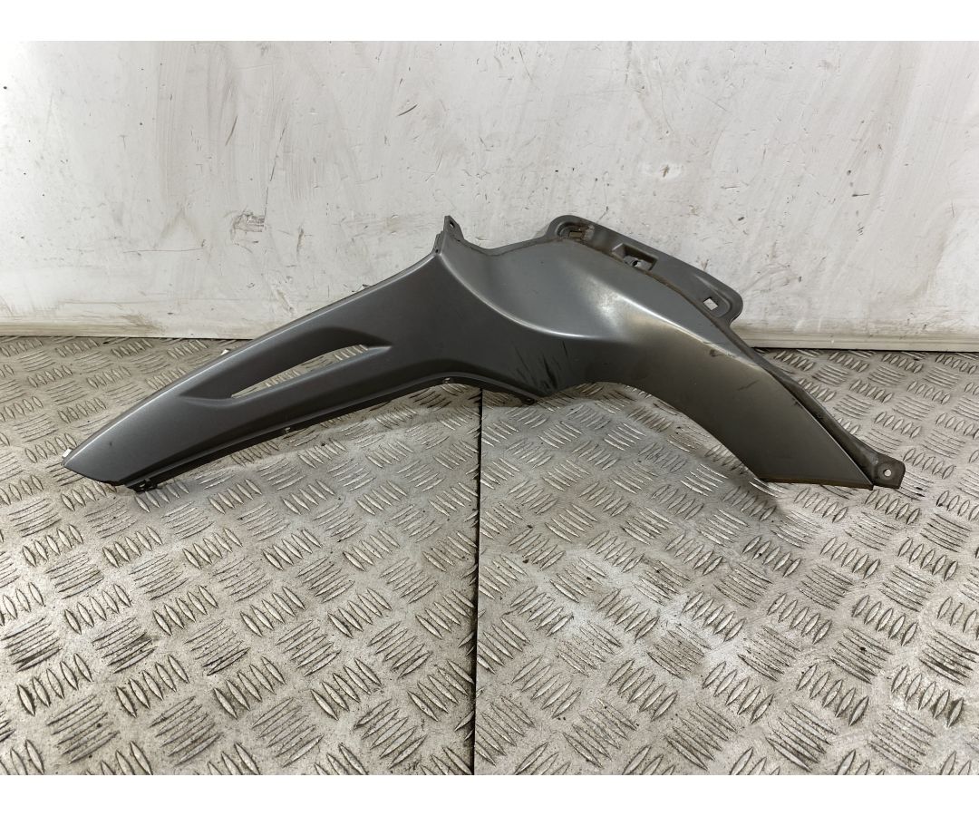Carena Fianchetto Centrale Destro Dx Piaggio Beverly 350 dal 2011 al 2018 1748528558670 Carena Fianchetto Centrale Destro Dx Piaggio Beverly 350 dal 2011 al 2018 1748528558670