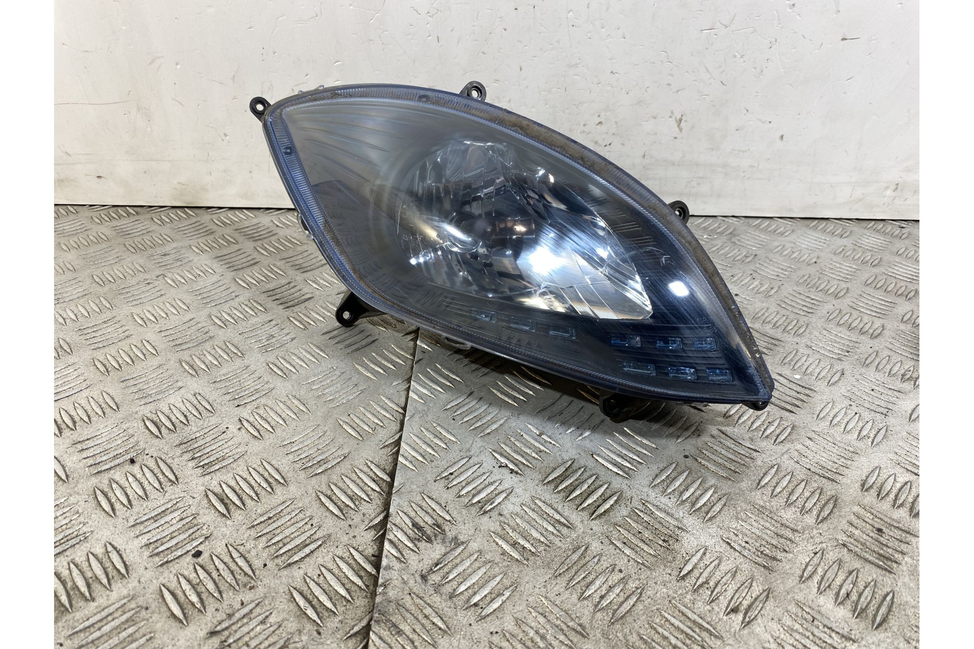 Faro Fanale Anteriore Destro Dx Kymco Xciting 300 R dal 2007 al 2014  1748609195985