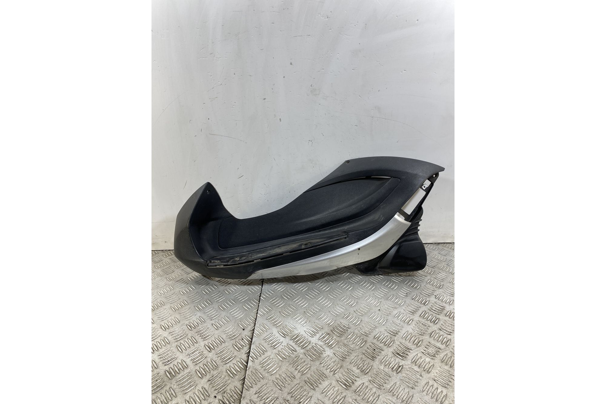 Carena Pedana Poggiapiedi Sinistro SX Piaggio Beverly 300 dal 2011 al 2018  1748611074148