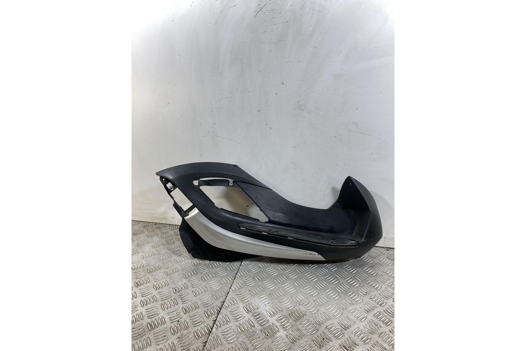 Carena Pedana Poggiapiedi Destra DX Piaggio Beverly 300 dal 2011 al 2018  1748612539394