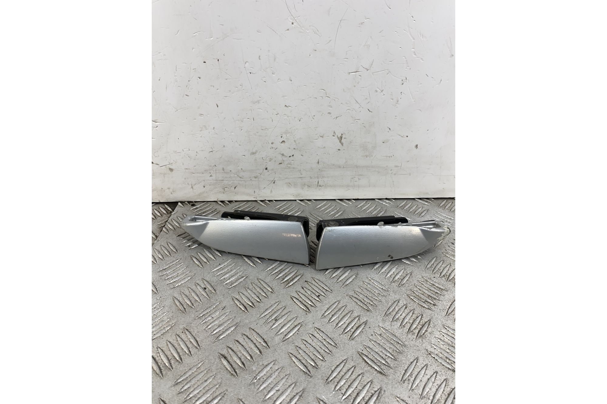 Coppia Pedane Poggiapiedi Passeggero Piaggio Beverly 300 dal 2011 al 2018  1748933881035