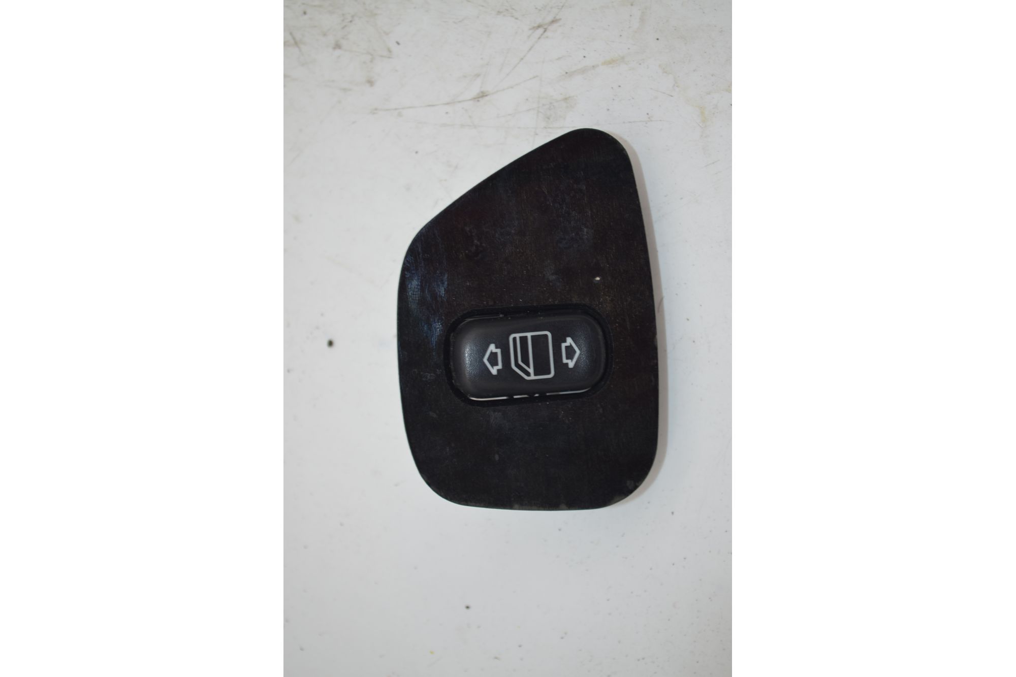 Pulsante alzacristalli posteriore DX Mercedes Classe E W210 Dal 1995 al 2002 Cod 534240  1748937883721
