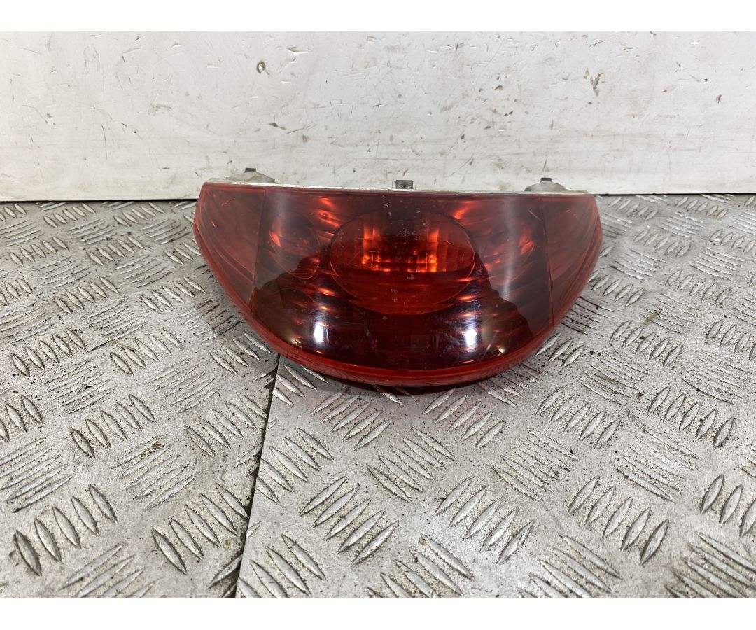 Fanale Stop Posteriore Piaggio Beverly 250 dal 2001 al 2010 1748954337412 Fanale Stop Posteriore Piaggio Beverly 250 dal 2001 al 2010 1748954337412