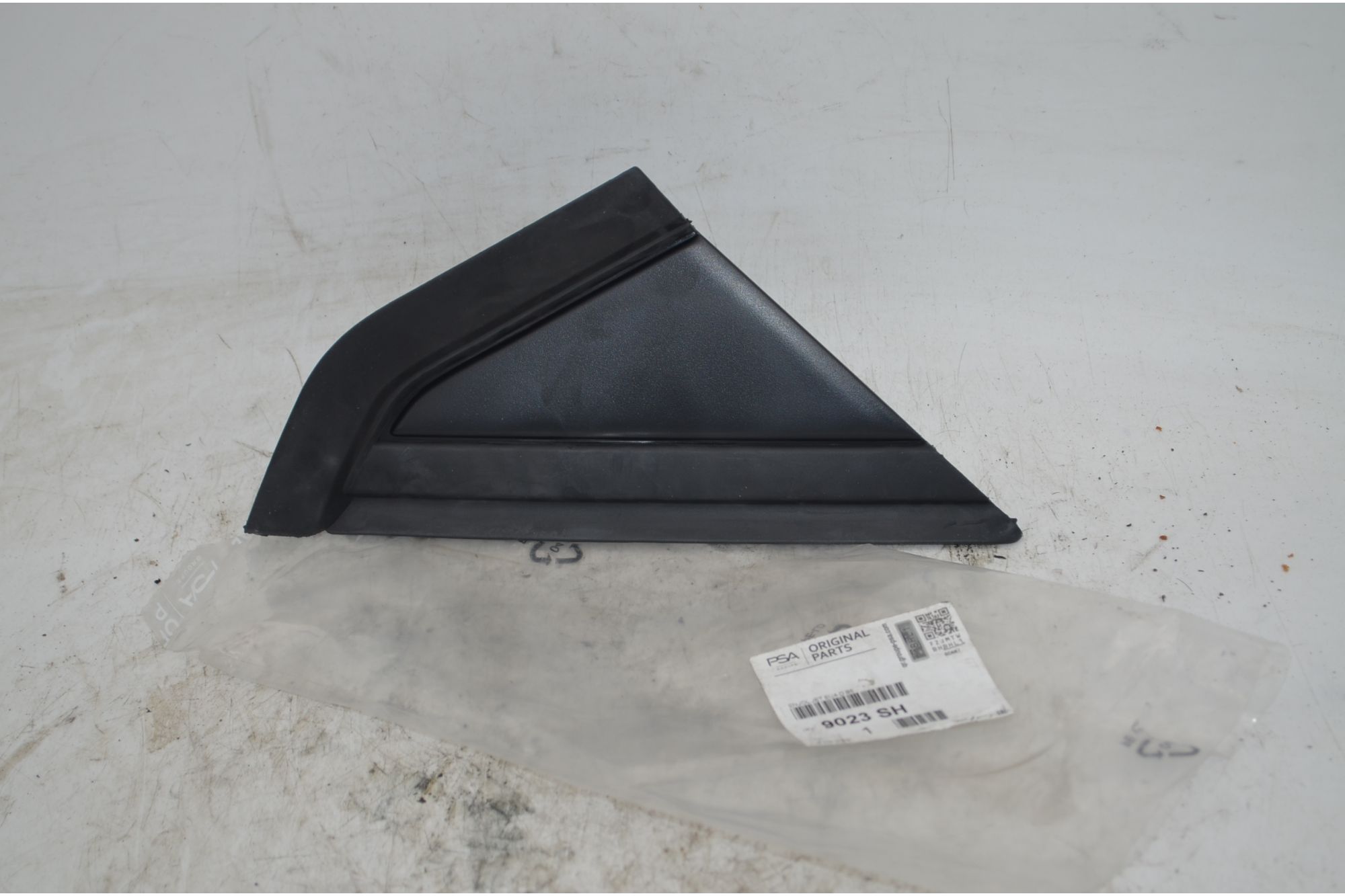 Modanatura gocciolamento lato passeggero Citroen C4 Dal 2004 al 2010 Cod 9023SH  1749031802472