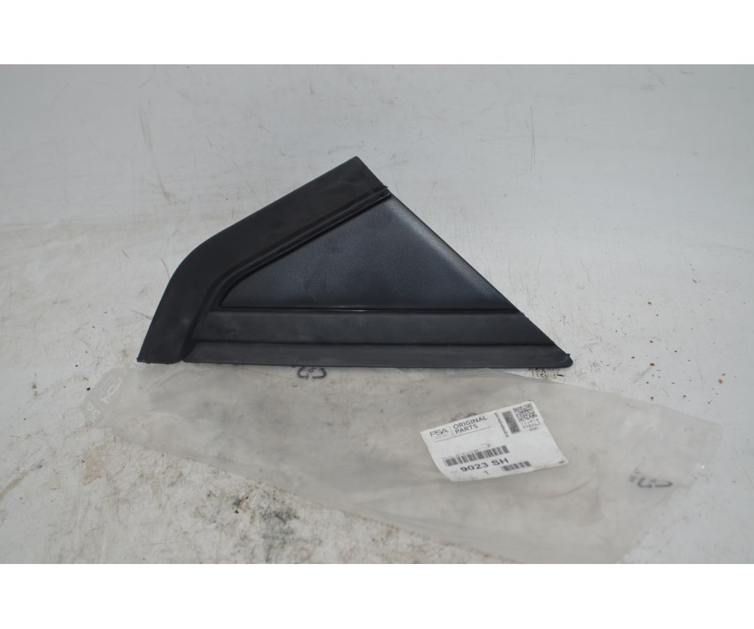 Modanatura gocciolamento lato passeggero Citroen C4 Dal 2004 al 2010 Cod 9023SH 1749031802472 Modanatura gocciolamento lato passeggero Citroen C4 Dal 2004 al 2010 Cod 9023SH 1749031802472