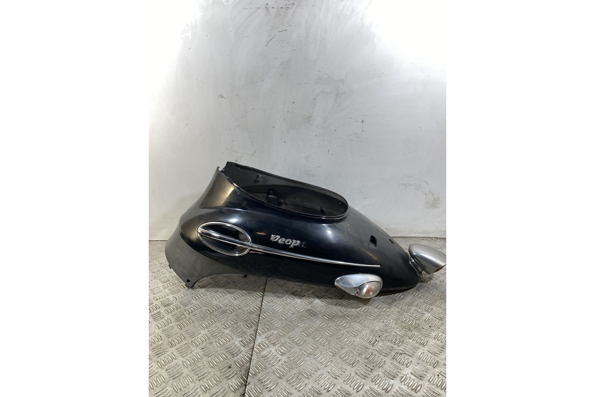 Carena Codone Posteriore Con Frecce E Stop Kymco People 50 Dal 1999 al 2005  1749032919810