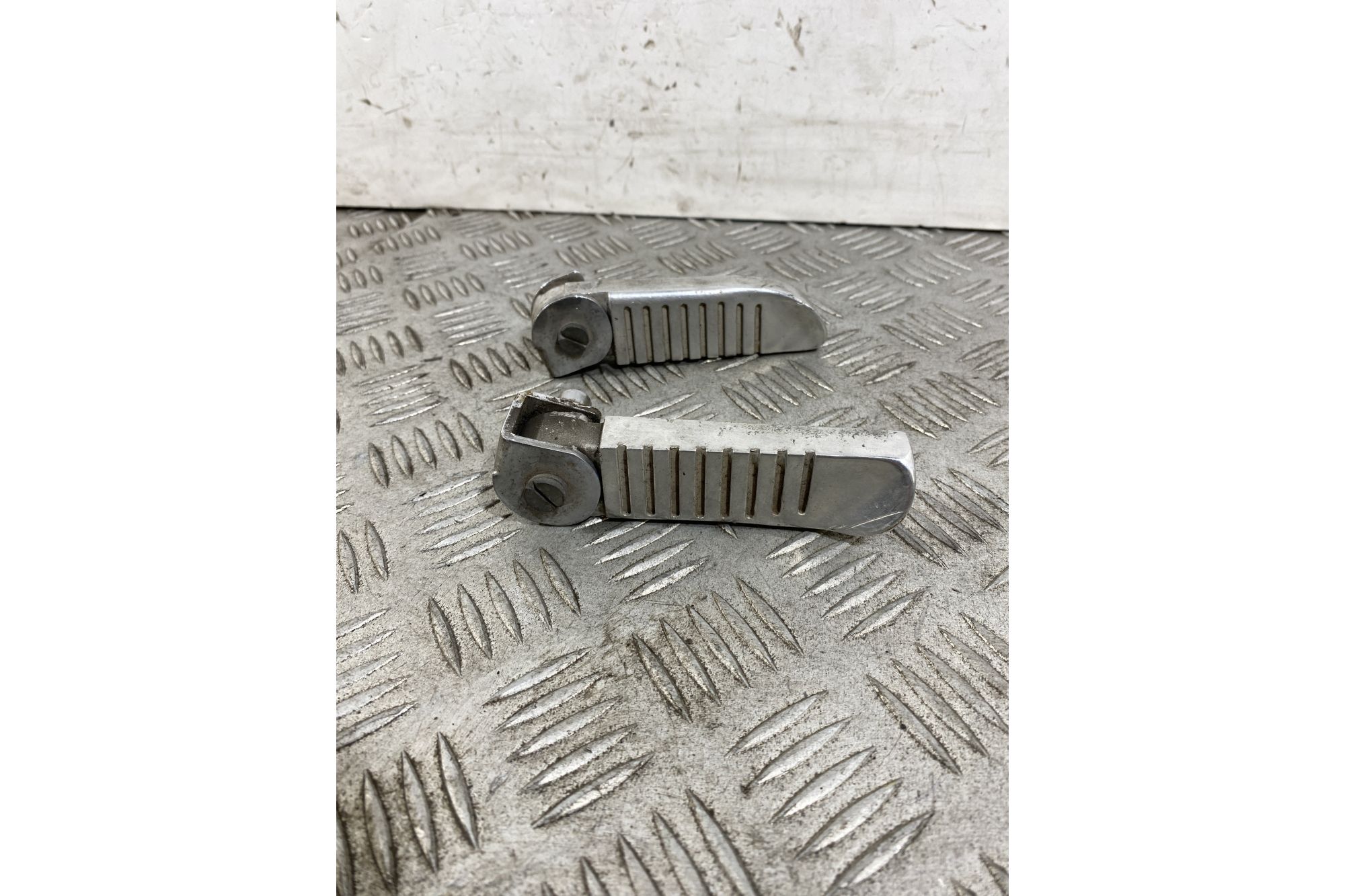 Coppia Pedane Poggiapiedi Posteriori Kymco People 125 Dal 1999 al 2005  1749033314102