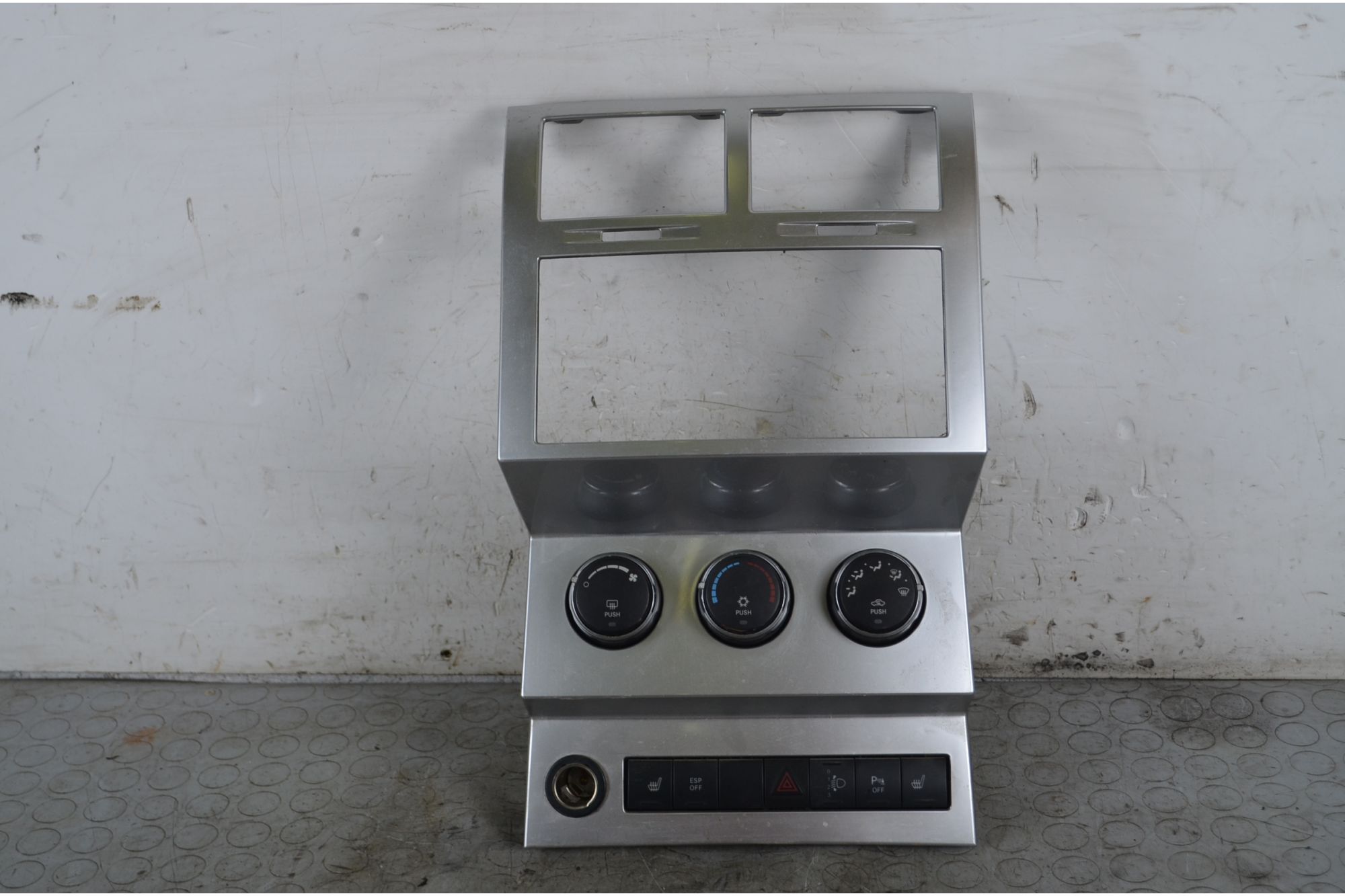 Controllo Comando Clima + Pulsantiera Quattro Frecce Dodge Nitro Dal 2006 al 2011 Cod P04602565AF  1749115103501