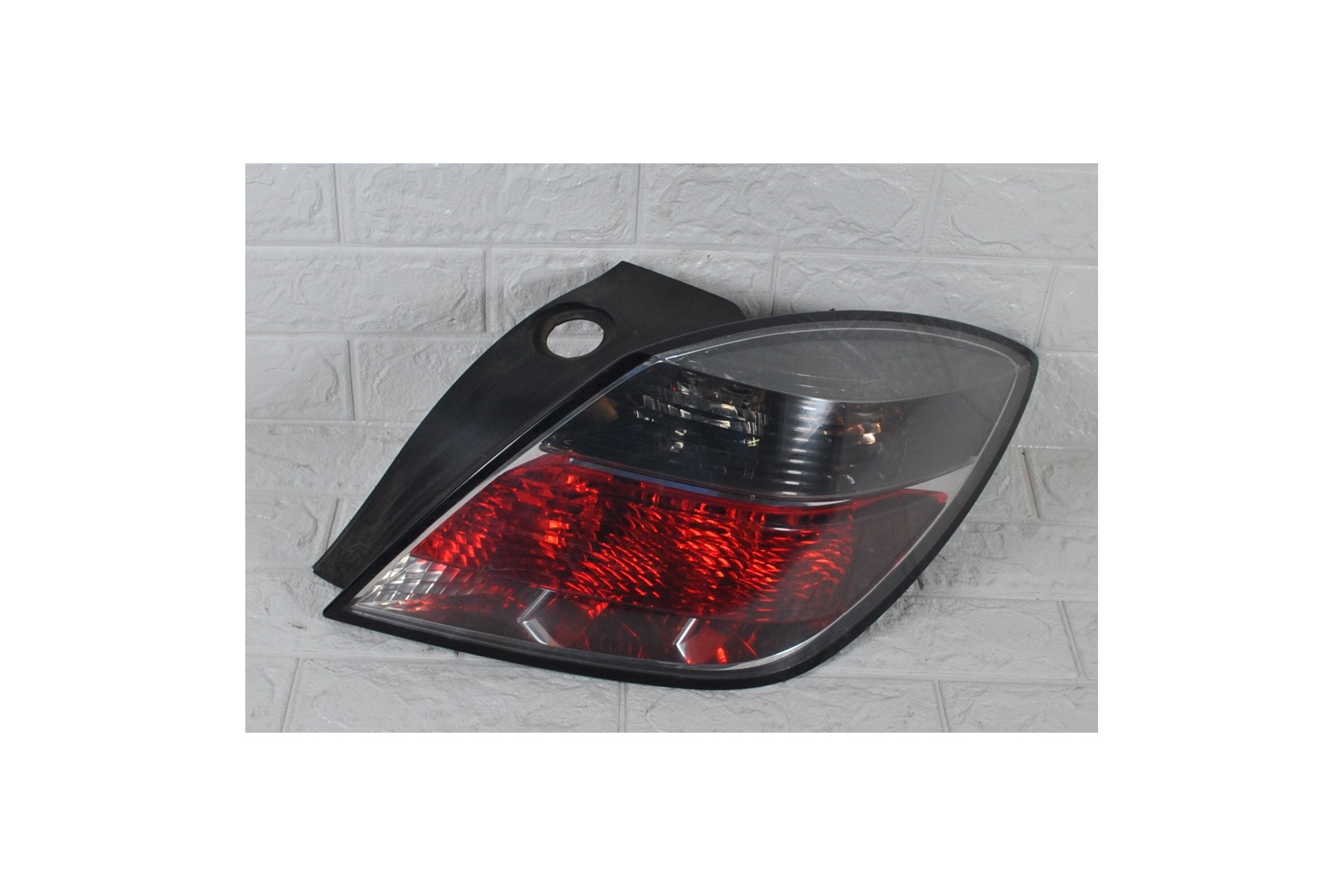 Fanale stop posteriore destro DX Opel Astra H 3p Dal 2004 al 2011 Cod 93190791  1622107897469