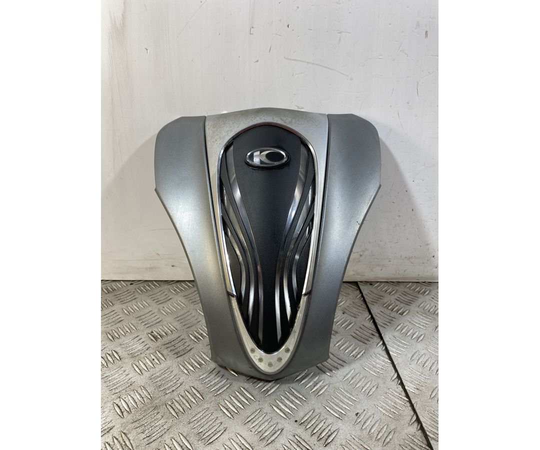 Carena Scudetto Anteriore Kymco People One 125 / 150 Dal 2016 al 2018 1749116951750 Carena Scudetto Anteriore Kymco People One 125 / 150 Dal 2016 al 2018 1749116951750