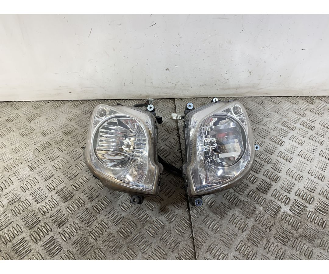 Coppia Fari Fanali Anteriori Honda SW-T 400 dal 2008 al 2016 2 attacchi rotti 1749135729293 Coppia Fari Fanali Anteriori Honda SW-T 400 dal 2008 al 2016 2 attacchi rotti 1749135729293