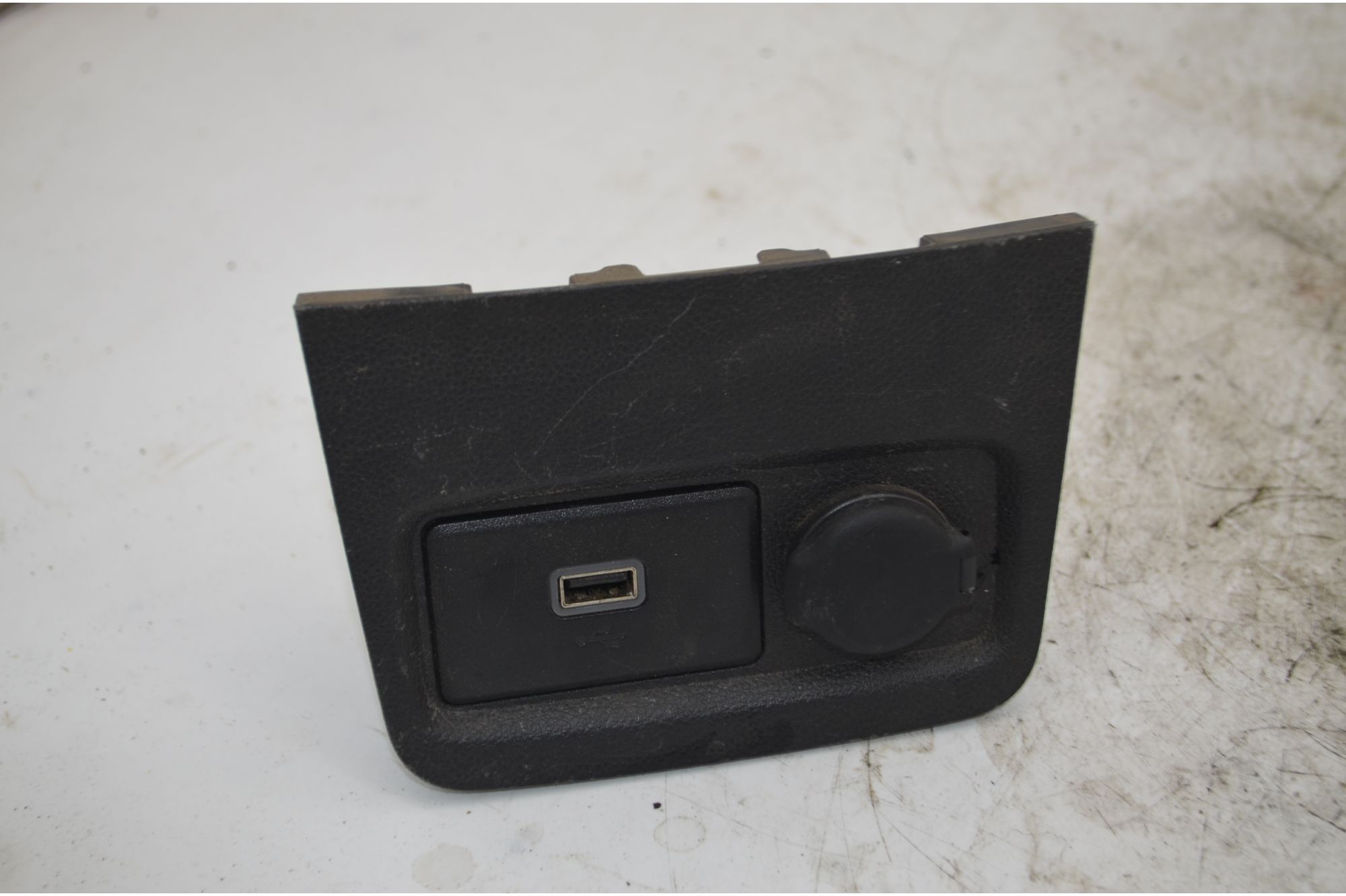 Connettore USB Opel Karl Rocks Dal 2017 in poi Cod 1352453  1749195735678