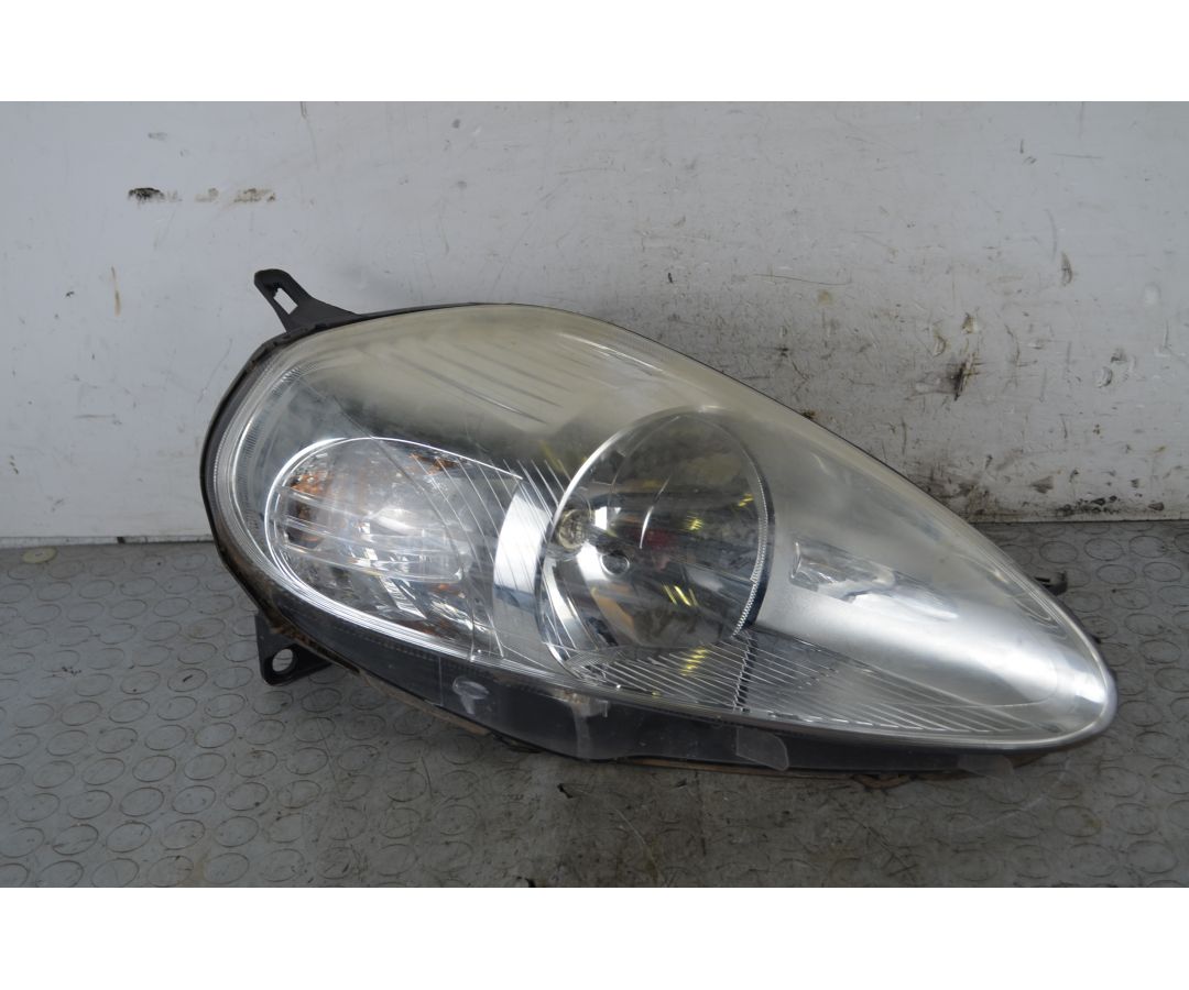 Faro Anteriore DX Fiat Grande Punto Dal 2005 al 2018 Cod 51701594 1749463362636 Faro Anteriore DX Fiat Grande Punto Dal 2005 al 2018 Cod 51701594 1749463362636