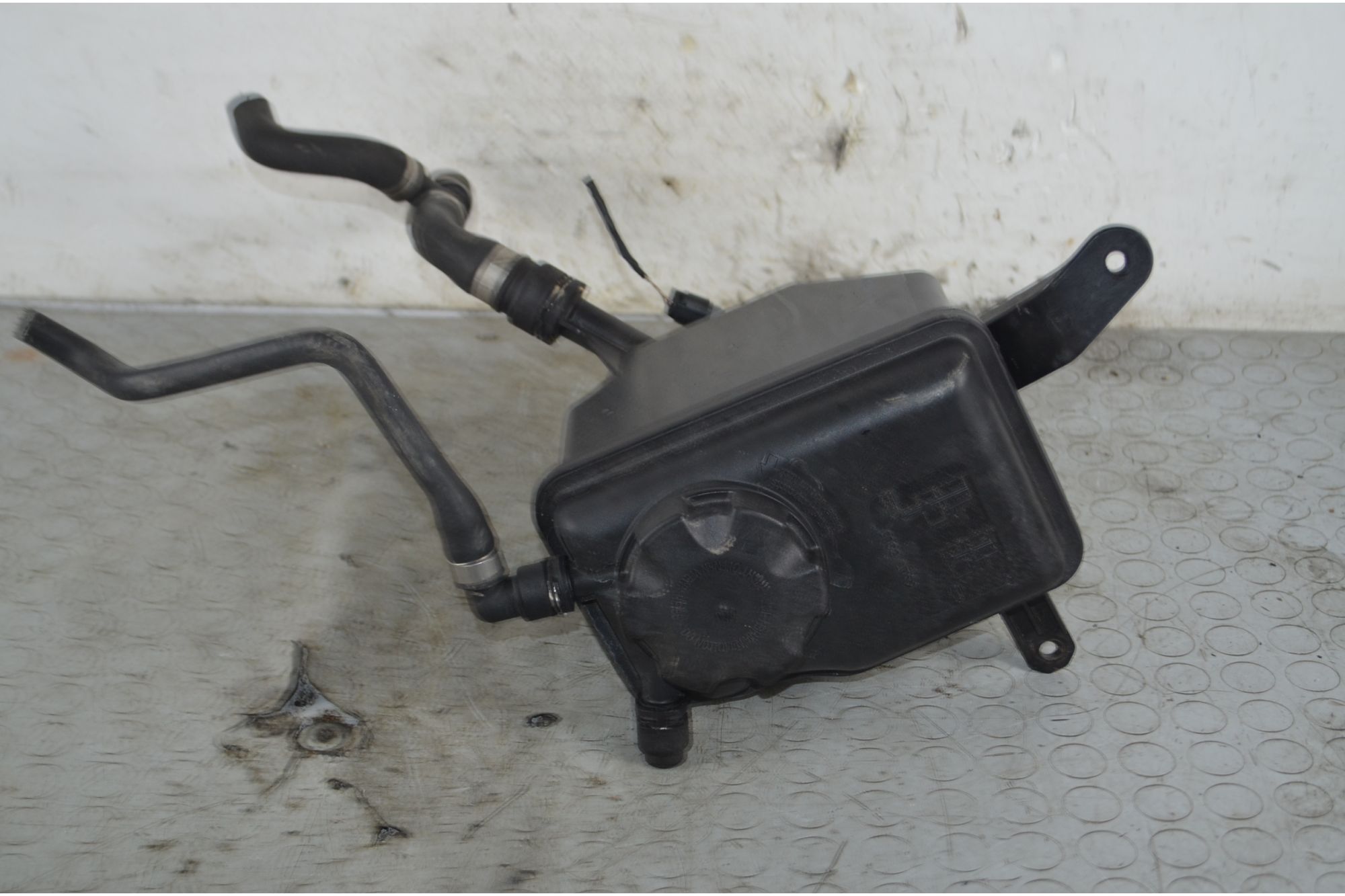 Vaschetta Acqua Radiatore BMW Serie 5 E60 Dal 2003 al 2010 Cod 7521189-05  1749538469185