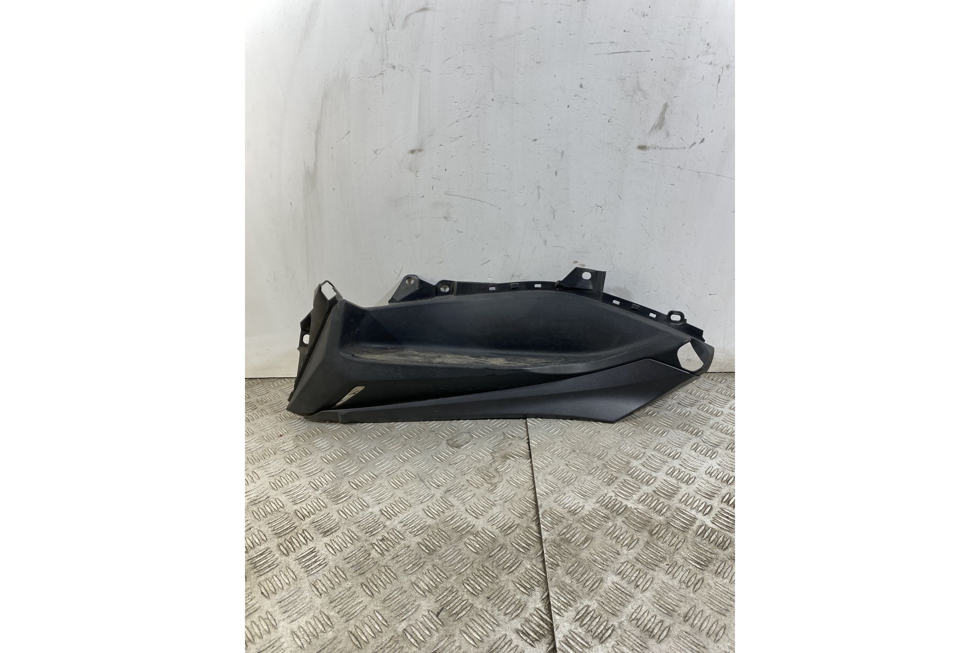 Carena Pedana Poggiapiedi Sinistro SX Yamaha Xmax X-max 300 dal 2017 al 2020  1749633806618