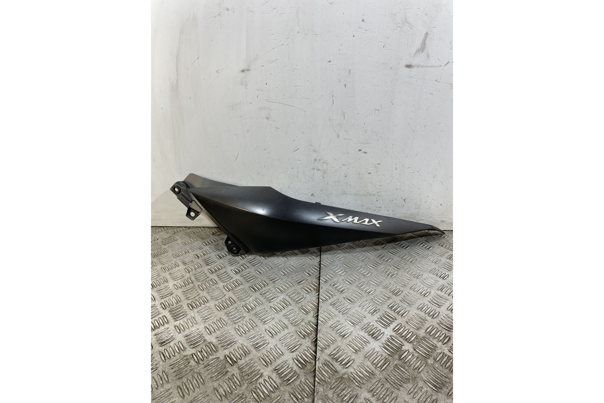 Carena Fianchetto Posteriore Sinistro SX Yamaha Xmax X-max 300 dal 2017 al 2020  1749637230648