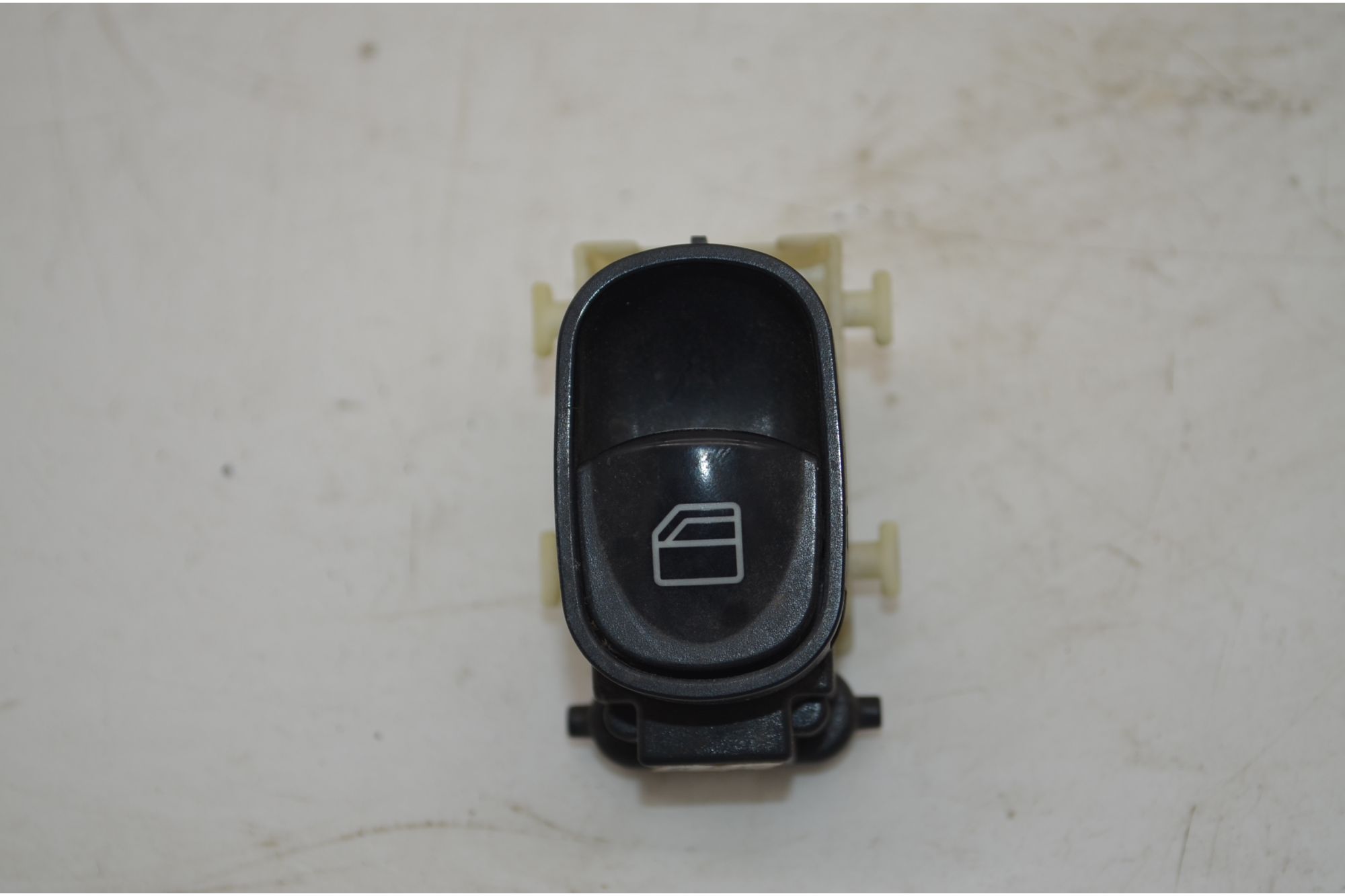 Pulsante Alzacristalli Anteriore DX Mercedes Classe C W203 Dal 2000 al 2007 Cod A2038200210  1749710496367